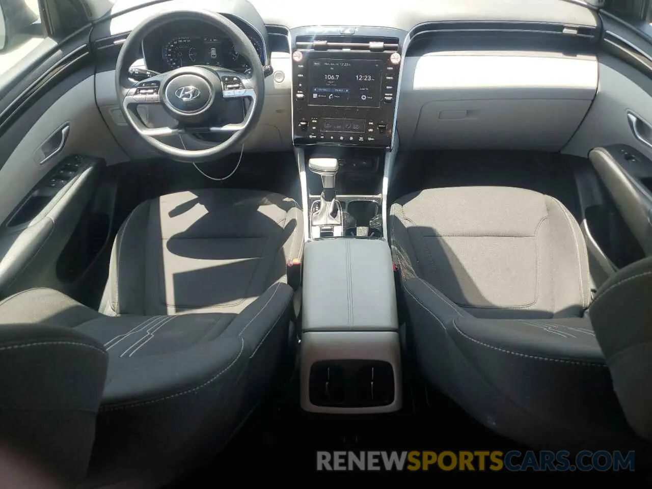 8 Photograph of a damaged car 5NMJB3DE6RH358593 HYUNDAI TUCSON 2024