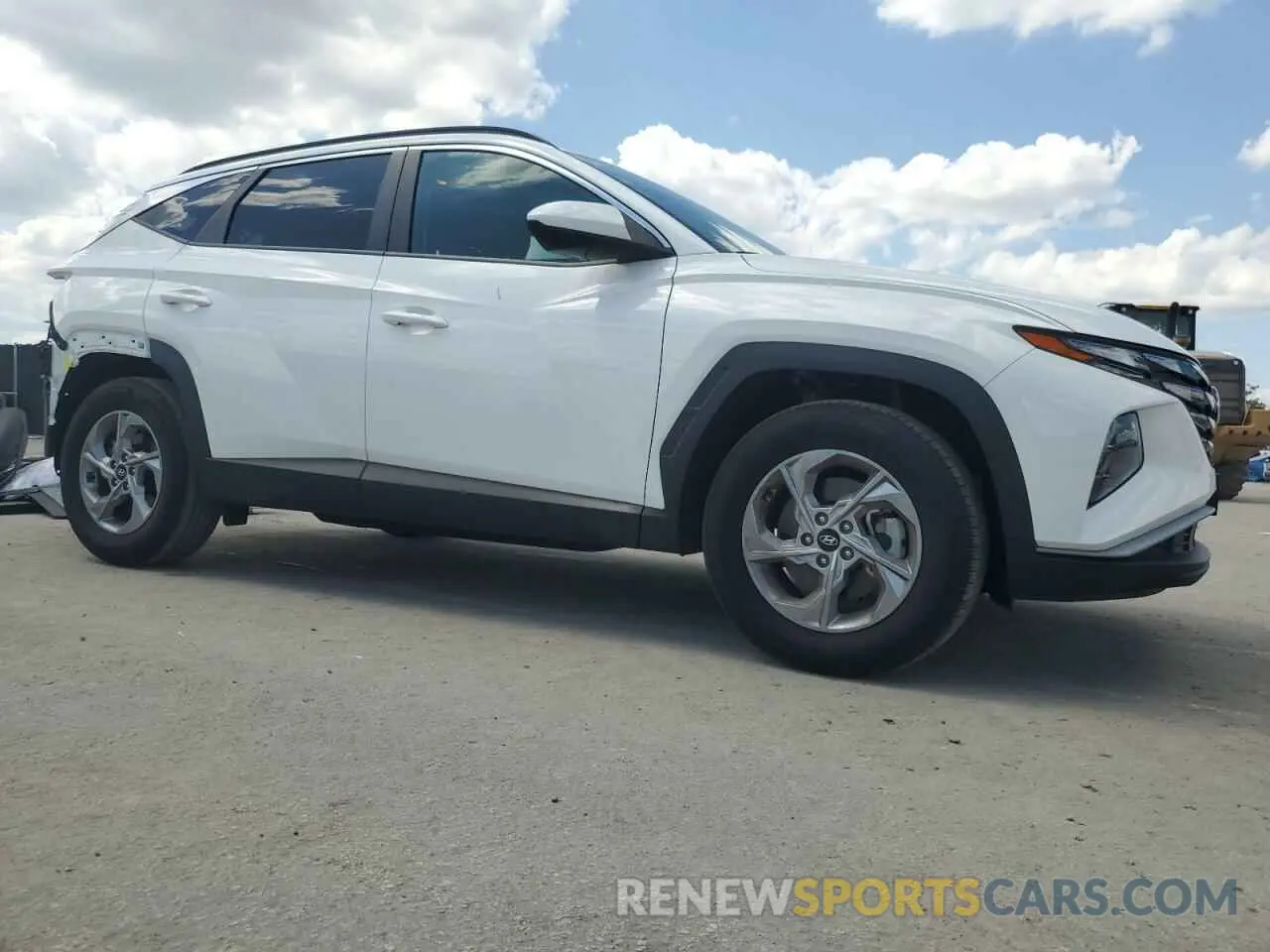 4 Photograph of a damaged car 5NMJB3DE7RH317809 HYUNDAI TUCSON 2024