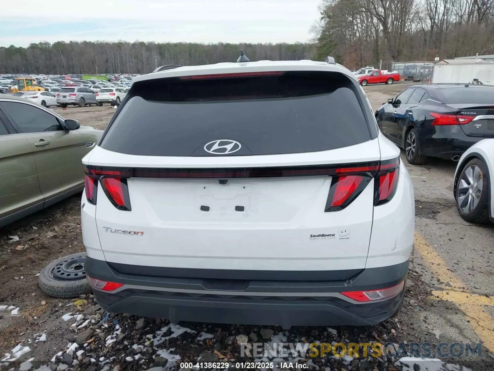 17 Photograph of a damaged car 5NMJB3DE7RH372356 HYUNDAI TUCSON 2024