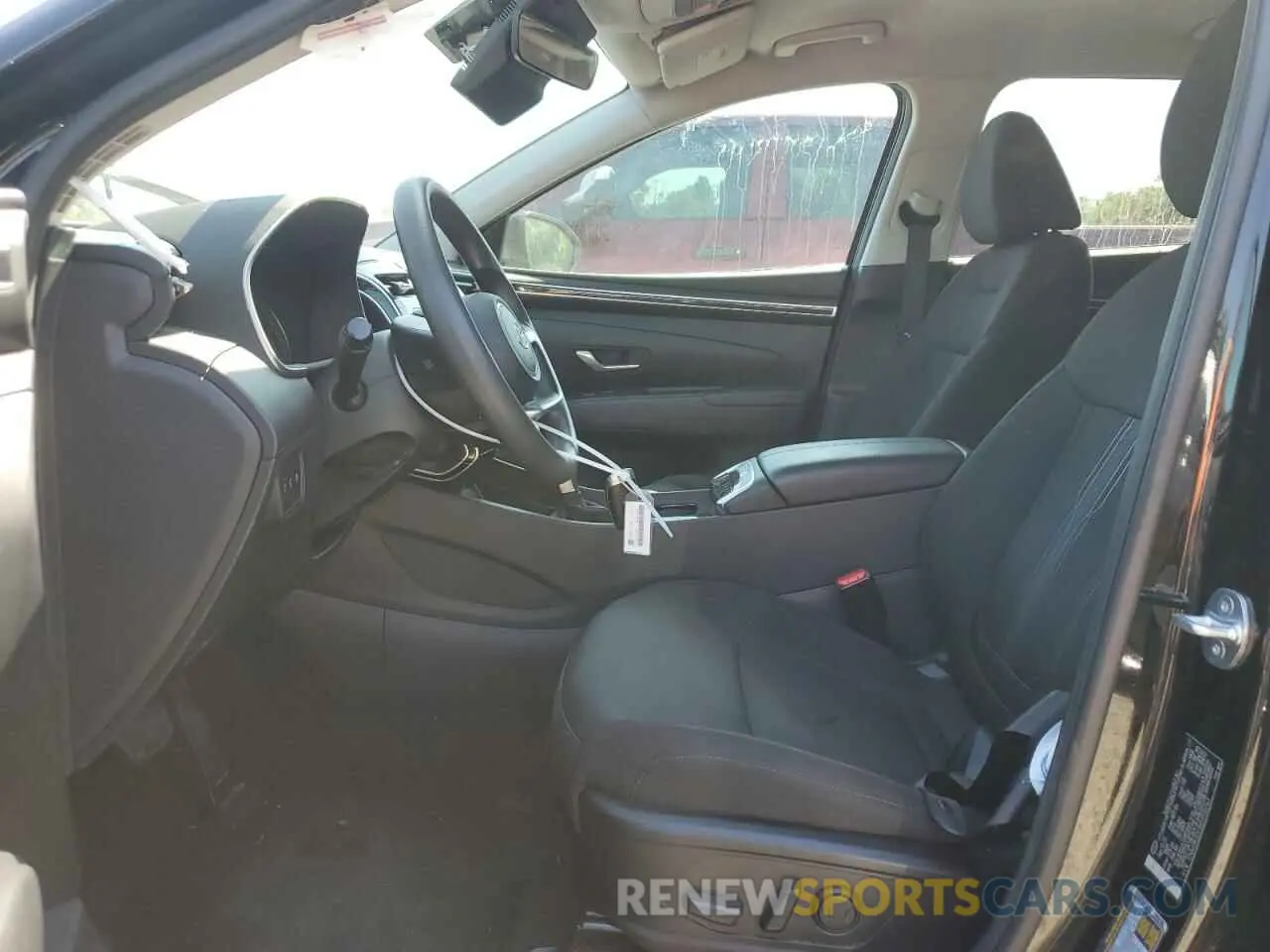 7 Photograph of a damaged car 5NMJB3DE8RH330763 HYUNDAI TUCSON 2024