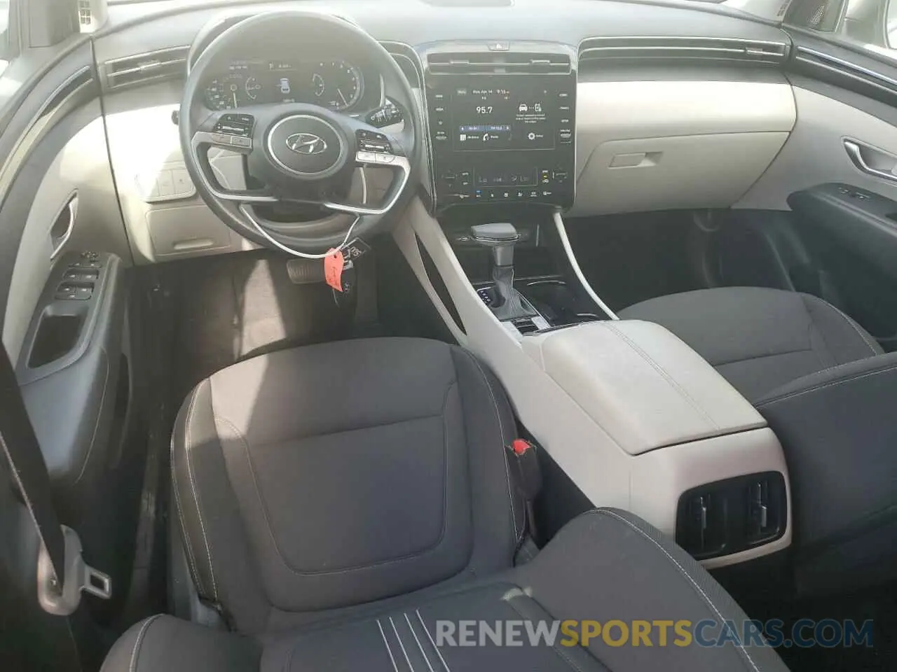 8 Photograph of a damaged car 5NMJB3DE8RH383589 HYUNDAI TUCSON 2024