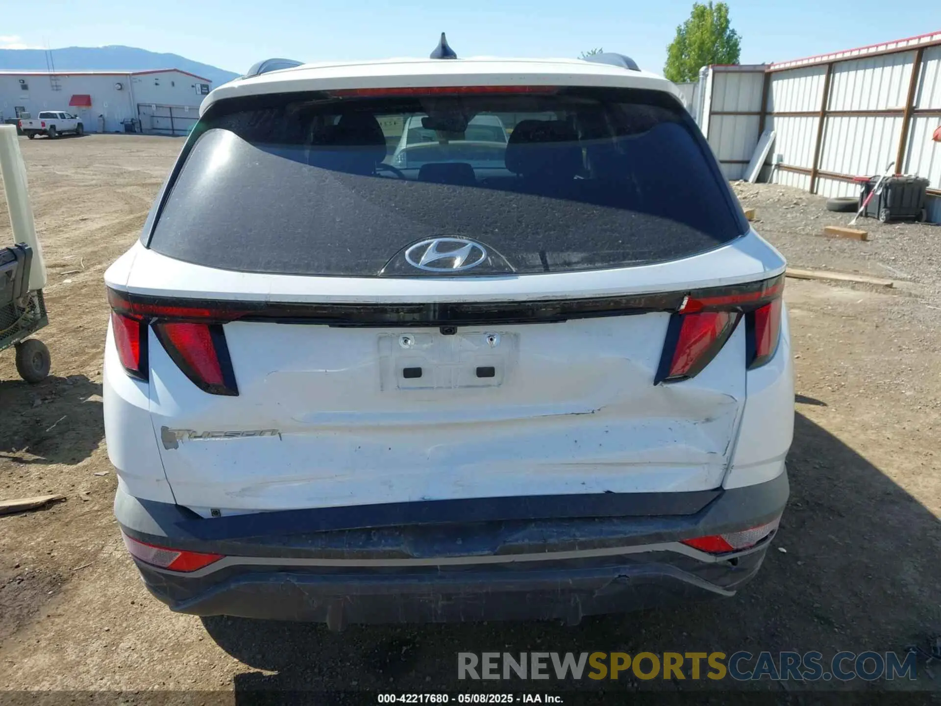 17 Photograph of a damaged car 5NMJB3DE8RH421998 HYUNDAI TUCSON 2024