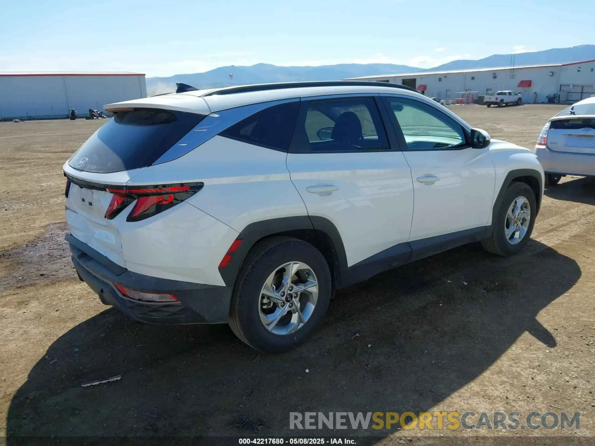 4 Photograph of a damaged car 5NMJB3DE8RH421998 HYUNDAI TUCSON 2024