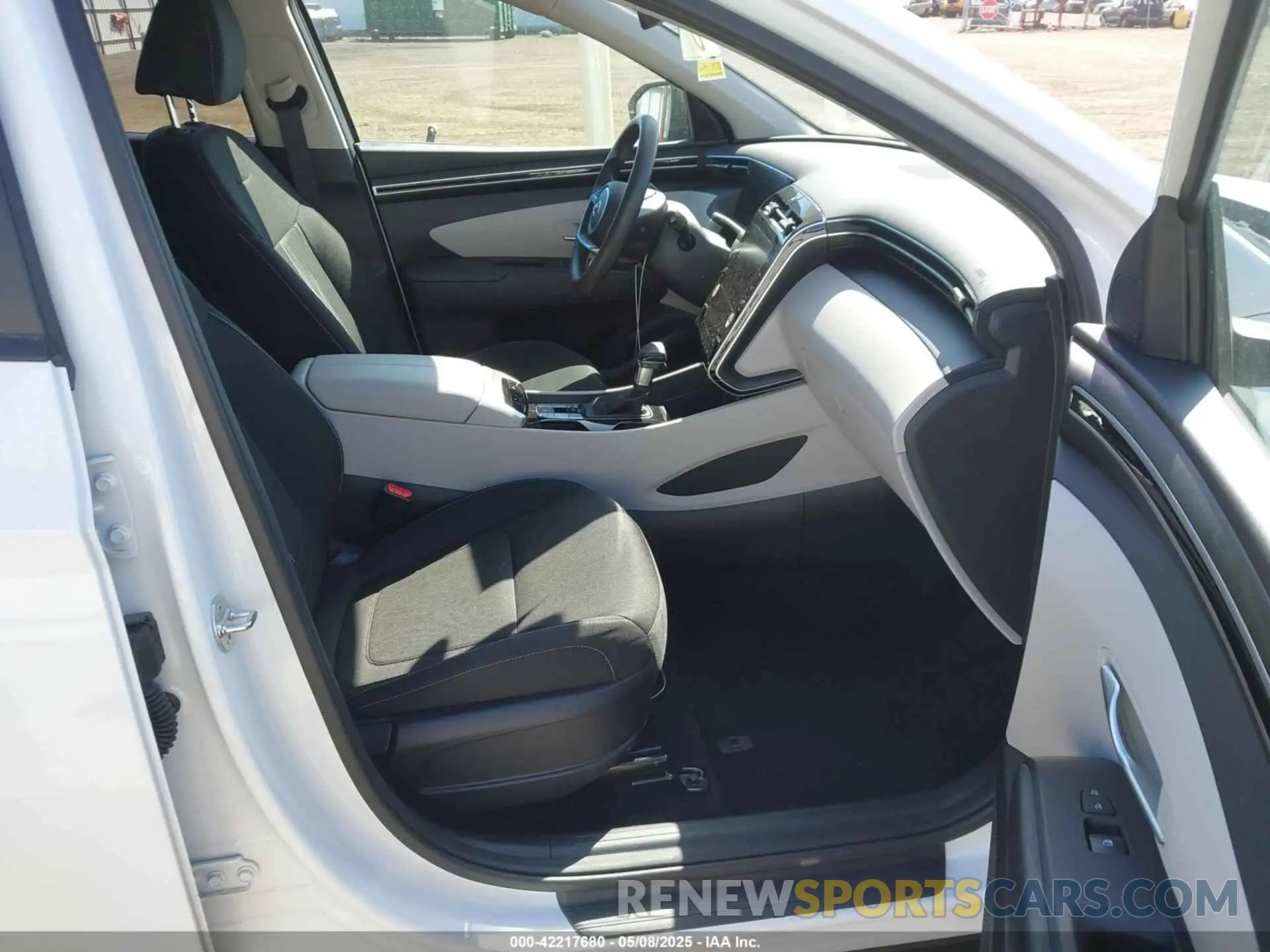 5 Photograph of a damaged car 5NMJB3DE8RH421998 HYUNDAI TUCSON 2024
