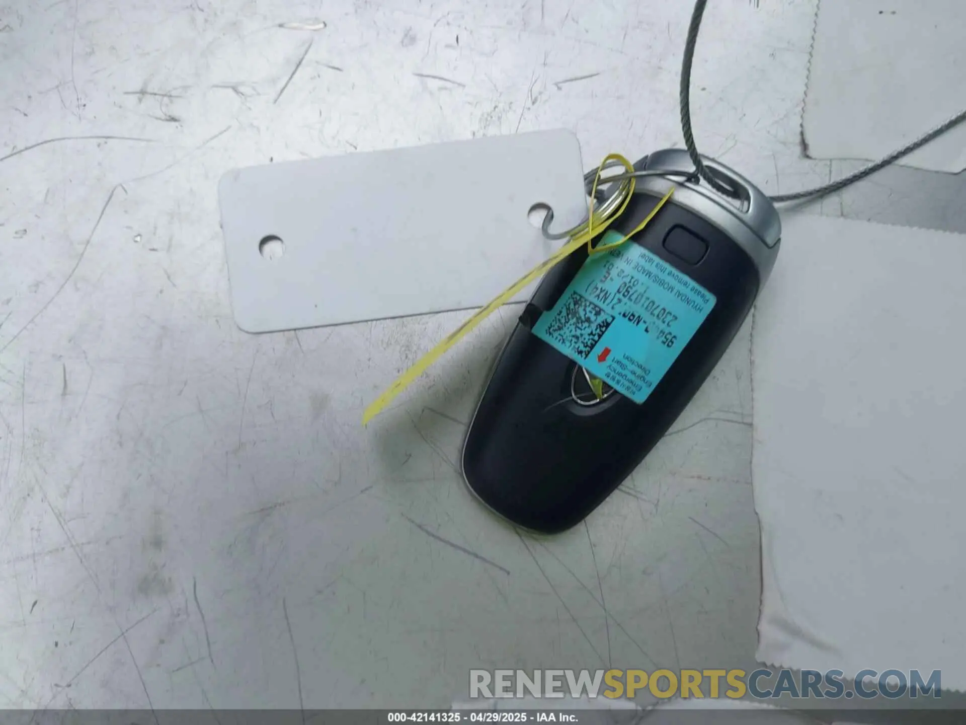 11 Photograph of a damaged car 5NMJB3DE9RH320419 HYUNDAI TUCSON 2024