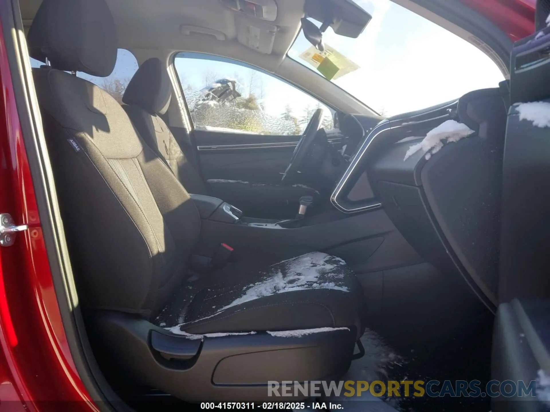 5 Photograph of a damaged car 5NMJBCDE0RH414530 HYUNDAI TUCSON 2024