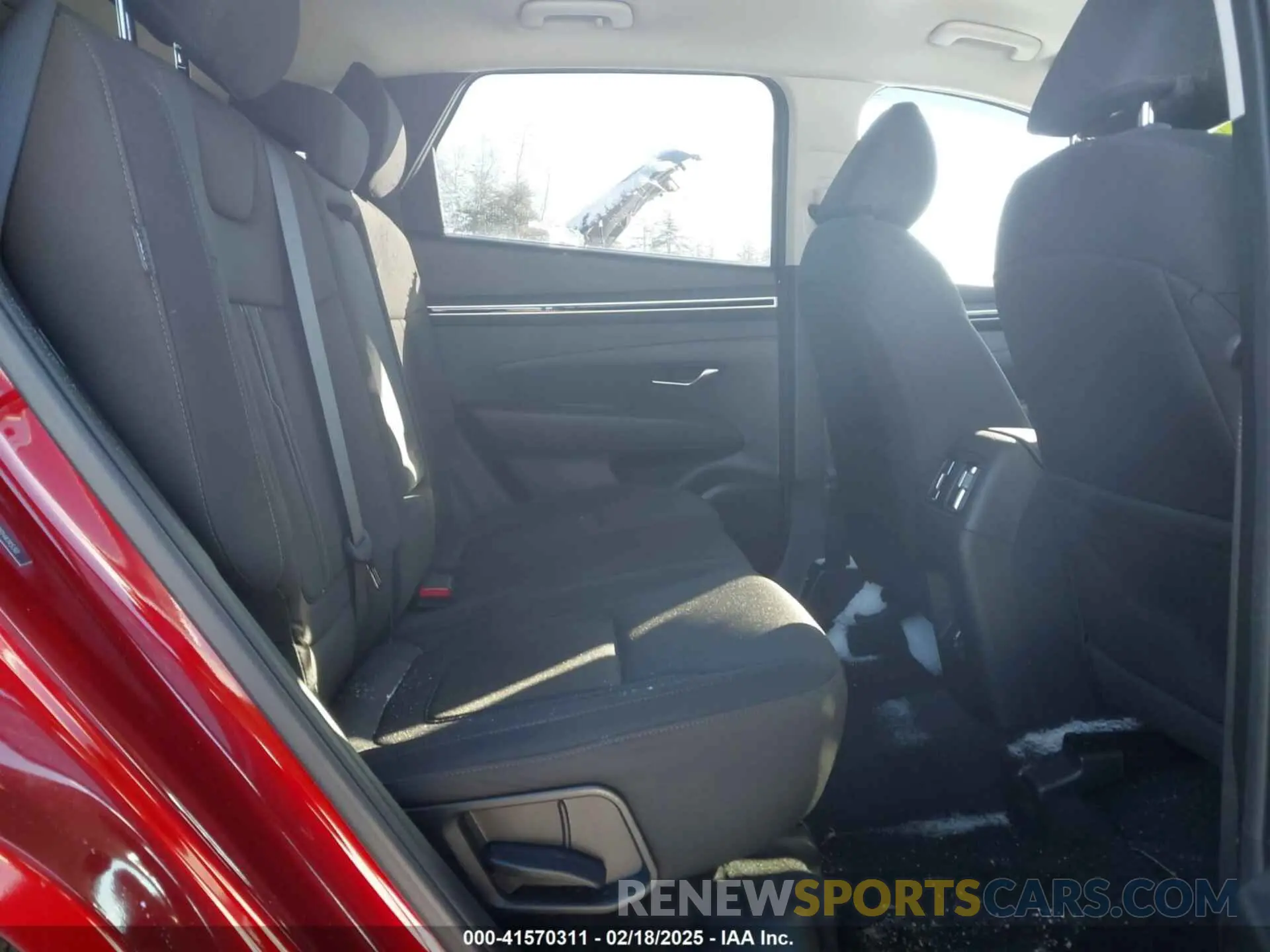 8 Photograph of a damaged car 5NMJBCDE0RH414530 HYUNDAI TUCSON 2024