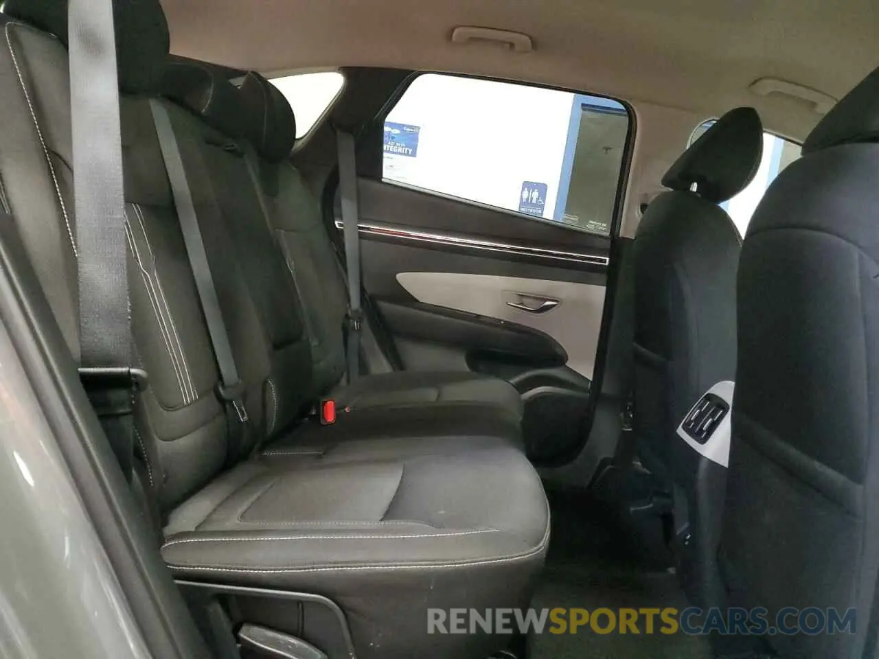 11 Photograph of a damaged car 5NMJBCDE2RH339958 HYUNDAI TUCSON 2024