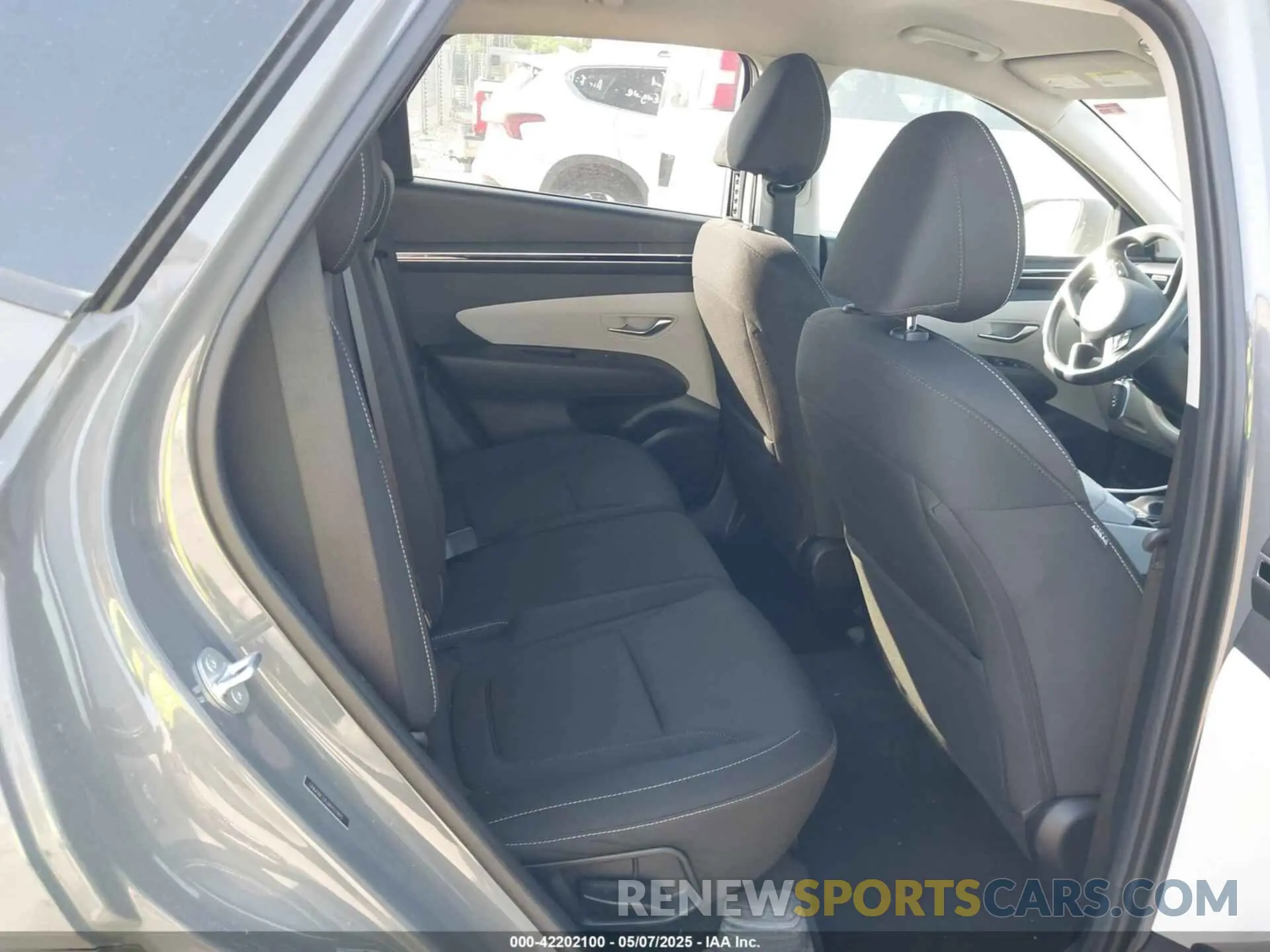 8 Photograph of a damaged car 5NMJBCDE6RH327893 HYUNDAI TUCSON 2024