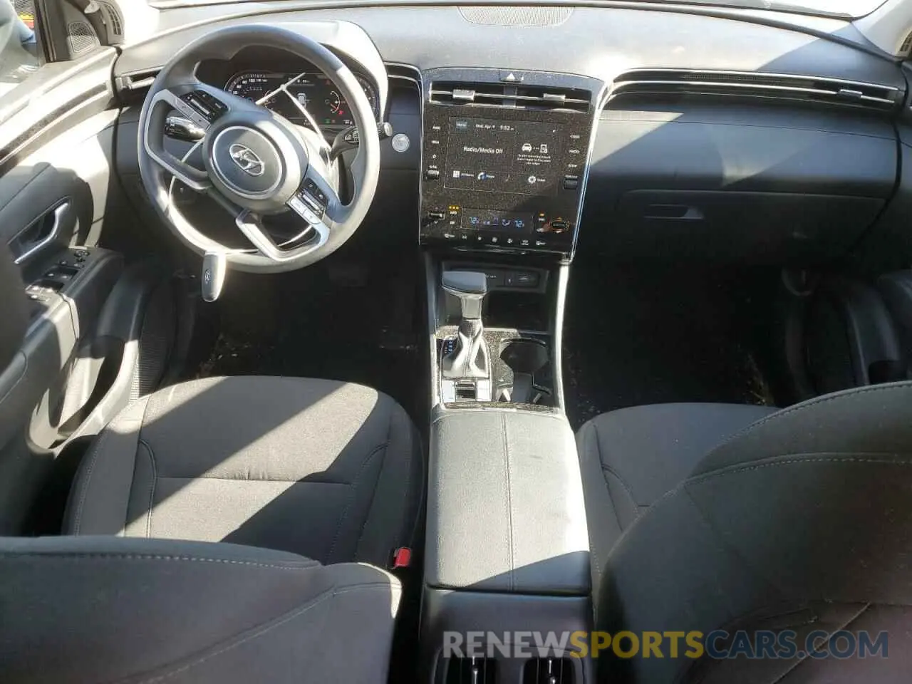 8 Photograph of a damaged car 5NMJBCDE7RH303750 HYUNDAI TUCSON 2024