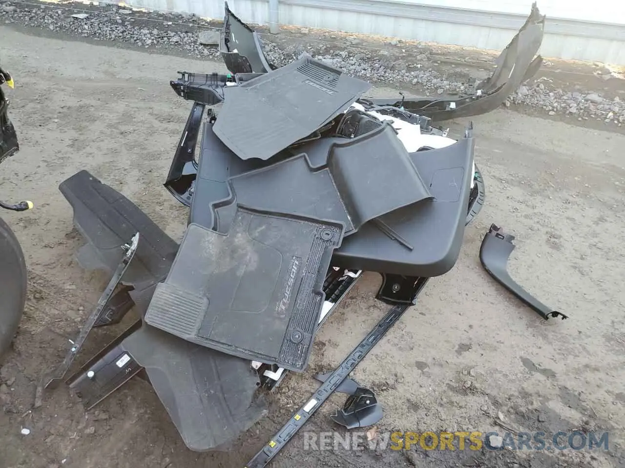 13 Photograph of a damaged car 5NMJBCDE7RH416985 HYUNDAI TUCSON 2024