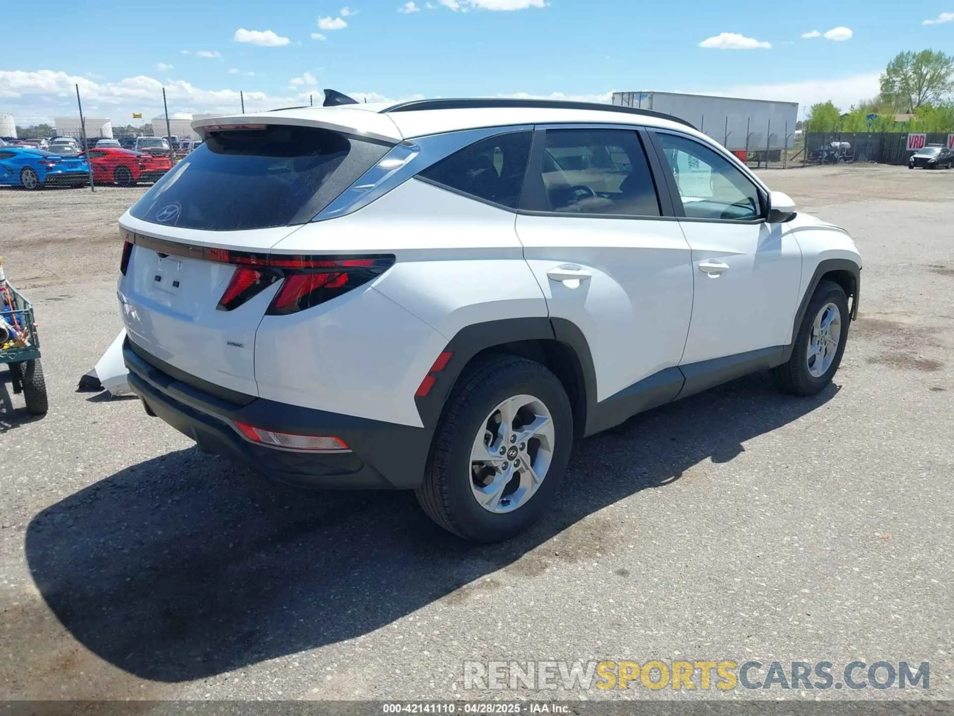 4 Photograph of a damaged car 5NMJBCDE9RH339164 HYUNDAI TUCSON 2024