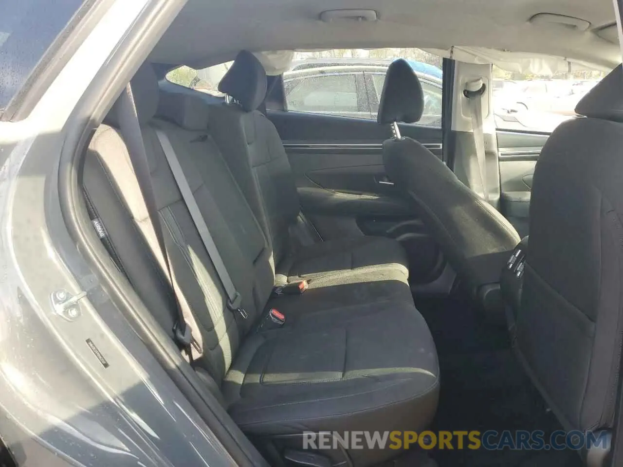 11 Photograph of a damaged car 5NMJBCDE9RH422769 HYUNDAI TUCSON 2024