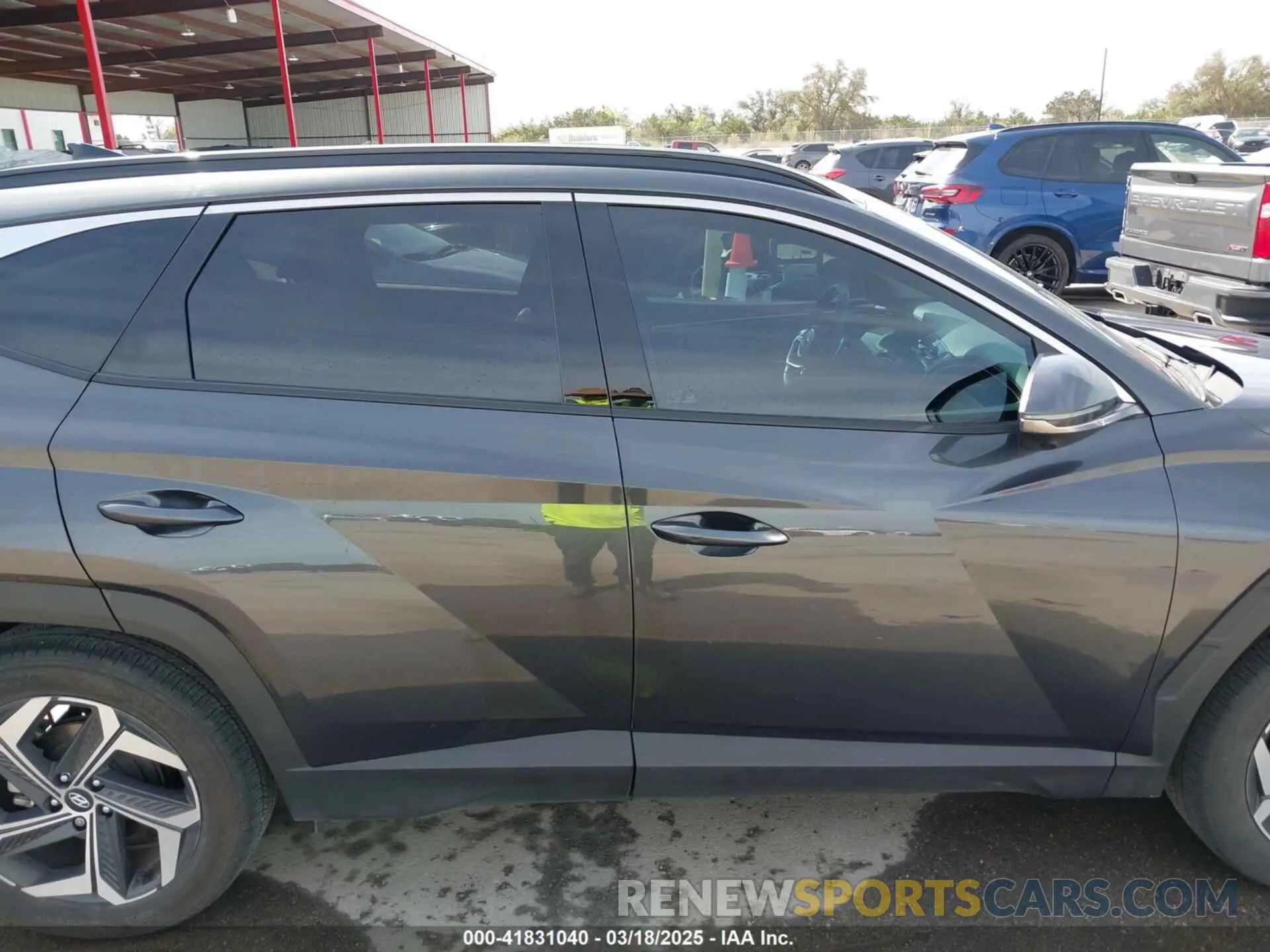 14 Photograph of a damaged car 5NMJE3DE5RH325575 HYUNDAI TUCSON 2024
