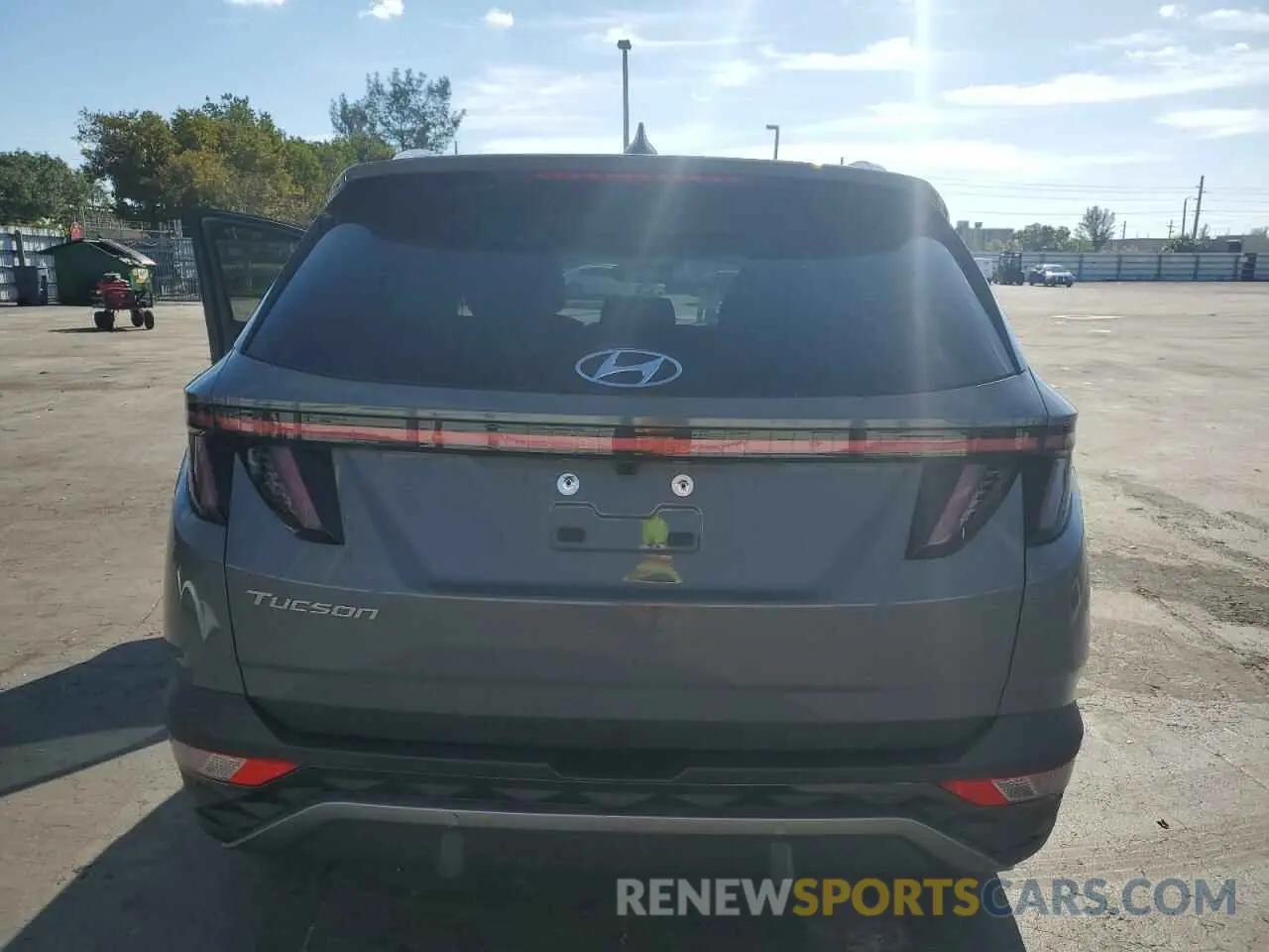 6 Photograph of a damaged car 5NMJE3DE7RH384644 HYUNDAI TUCSON 2024