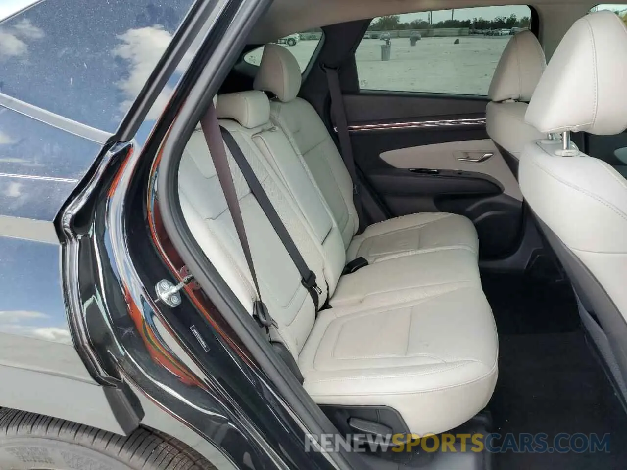 11 Photograph of a damaged car 5NMJE3DE7RH408666 HYUNDAI TUCSON 2024