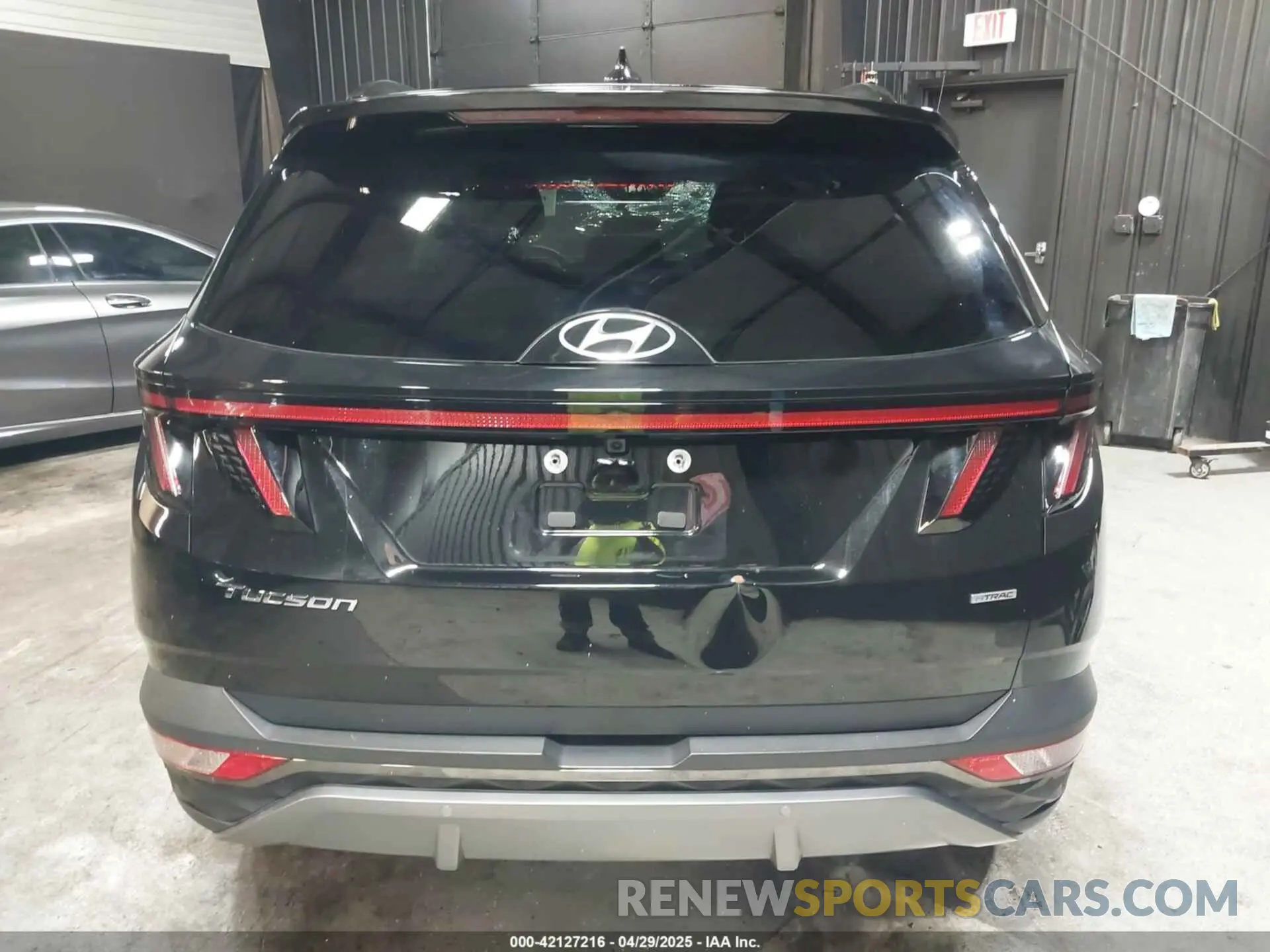 17 Photograph of a damaged car 5NMJECDE5RH303687 HYUNDAI TUCSON 2024