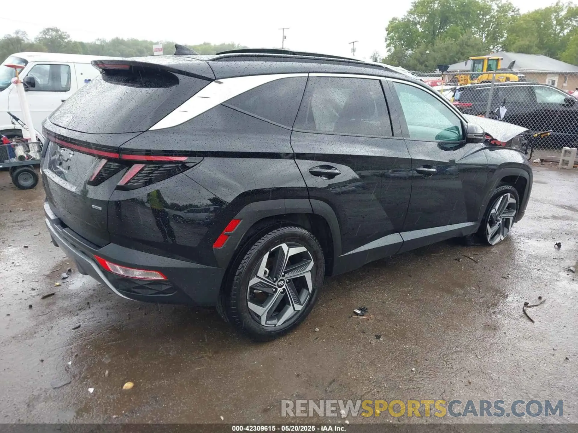 4 Photograph of a damaged car 5NMJECDE7RH324962 HYUNDAI TUCSON 2024