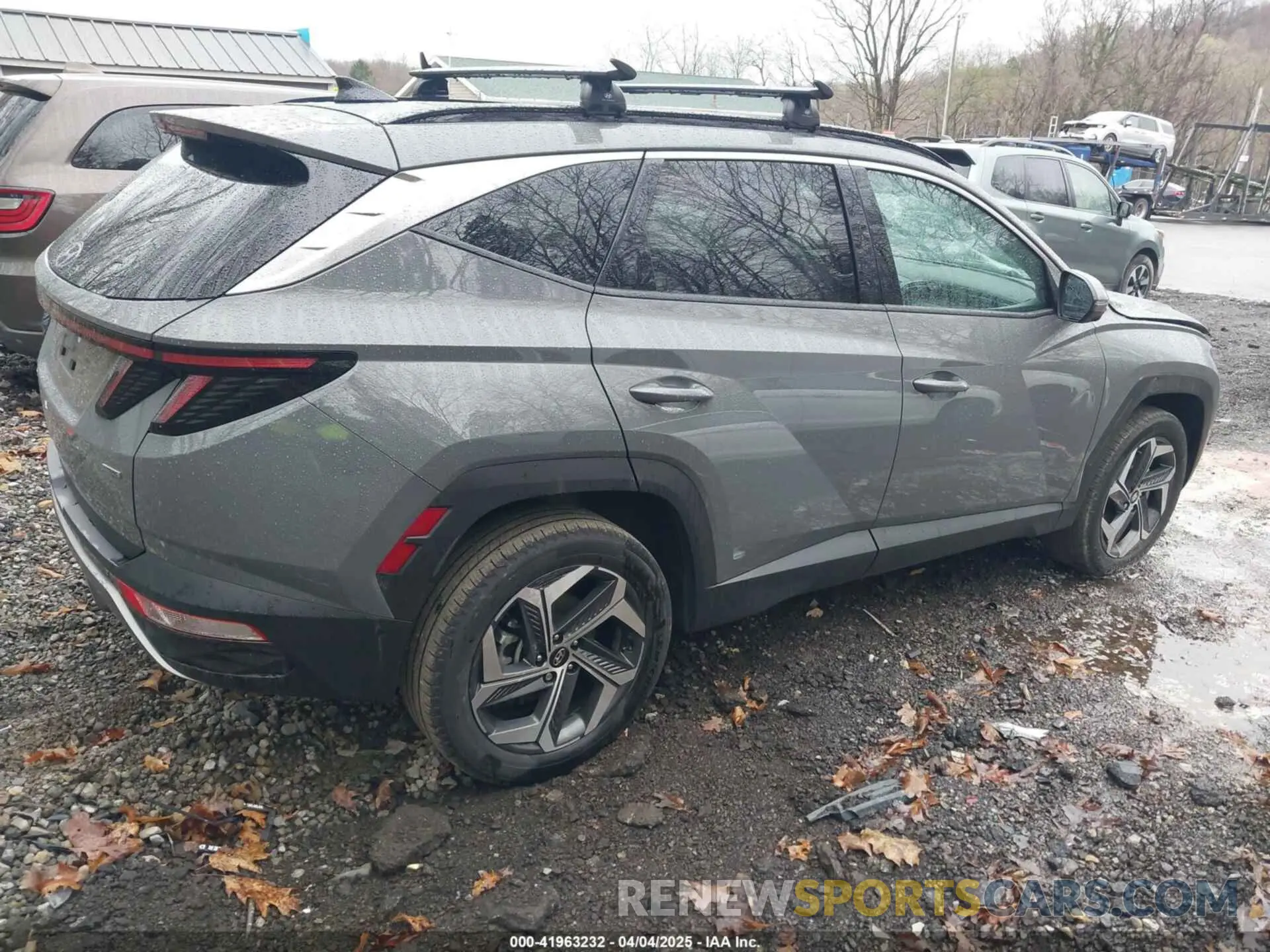 4 Photograph of a damaged car 5NMJECDE9RH371247 HYUNDAI TUCSON 2024