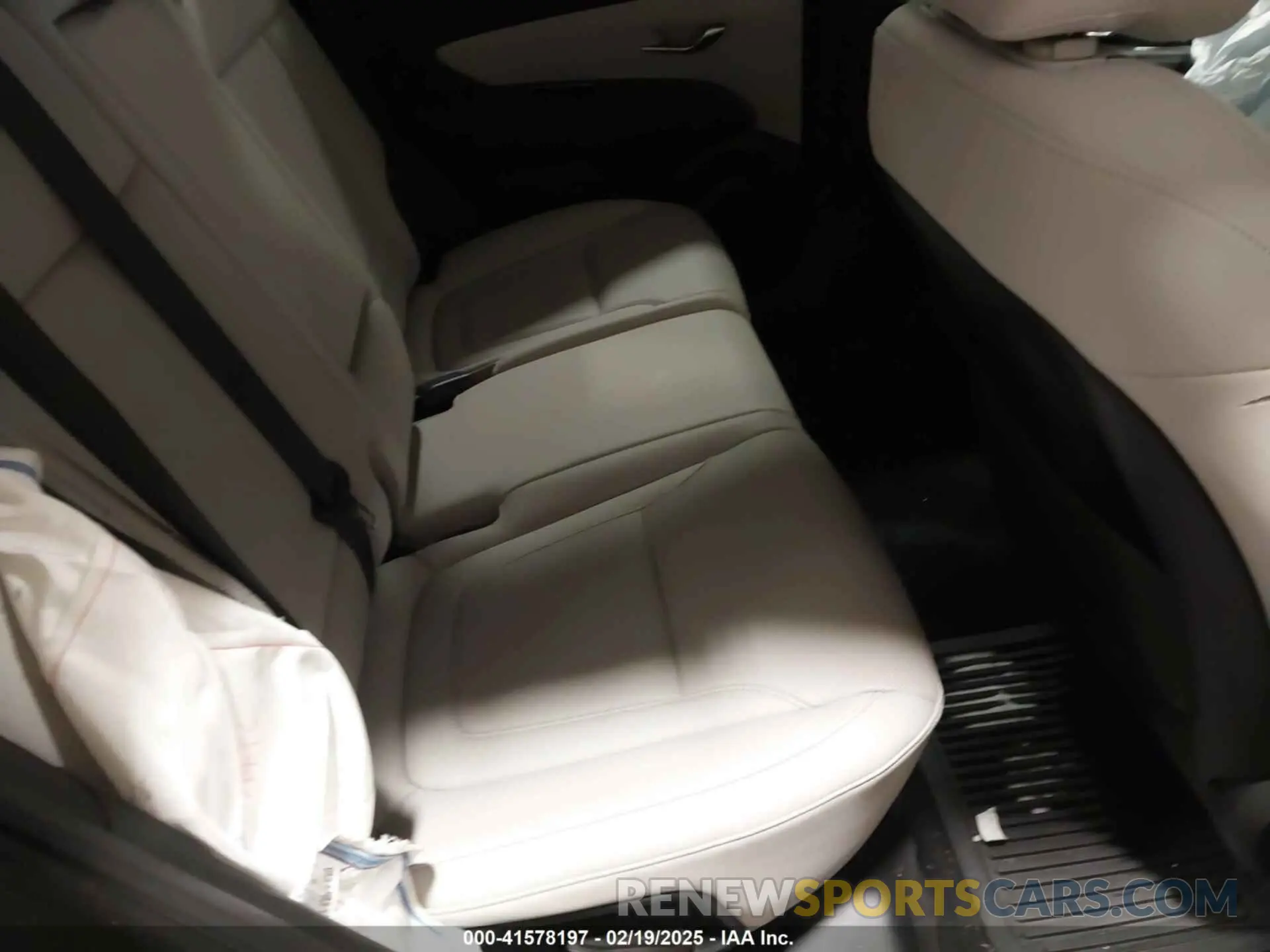 8 Photograph of a damaged car 5NMJECDEXRH340573 HYUNDAI TUCSON 2024