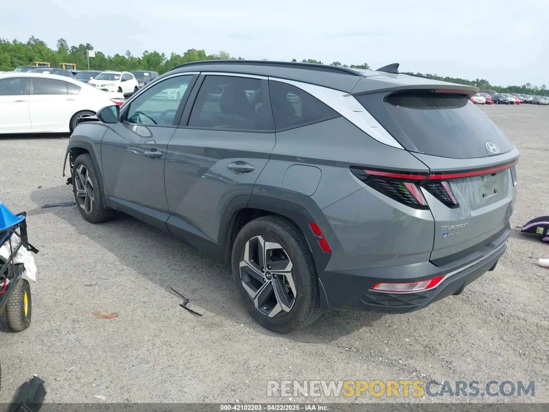 3 Photograph of a damaged car 5NMJF3DE1RH312819 HYUNDAI TUCSON 2024