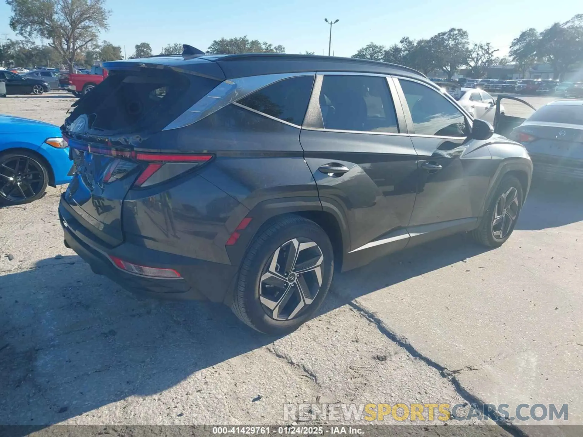4 Photograph of a damaged car 5NMJF3DE2RH337647 HYUNDAI TUCSON 2024