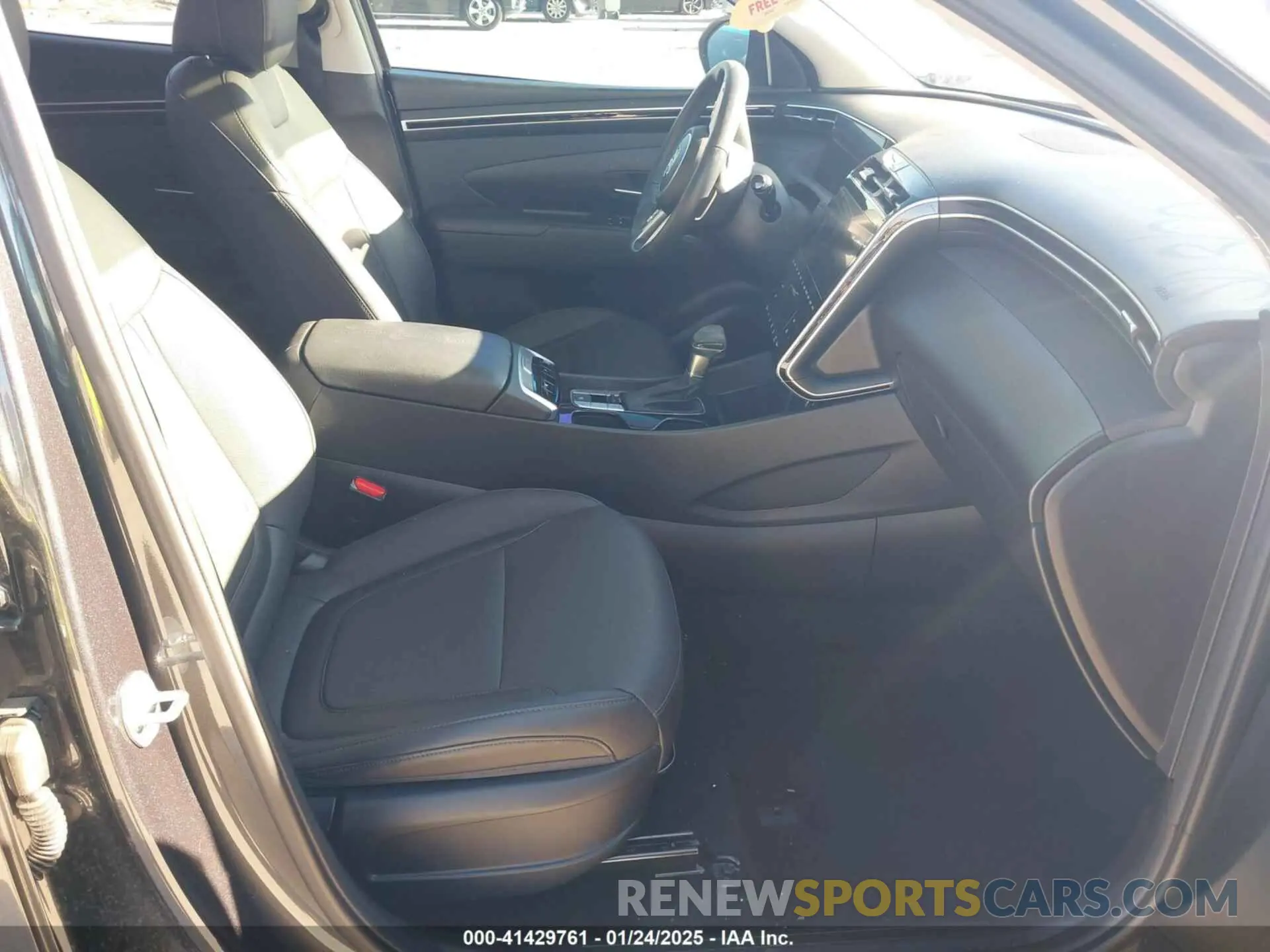 5 Photograph of a damaged car 5NMJF3DE2RH337647 HYUNDAI TUCSON 2024