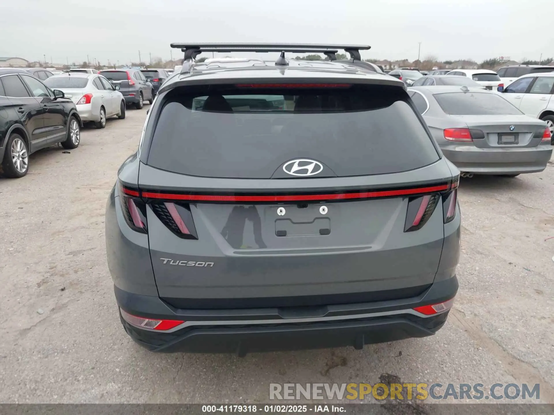 17 Photograph of a damaged car 5NMJF3DE2RH360698 HYUNDAI TUCSON 2024