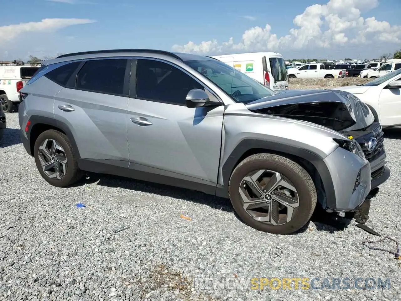 4 Photograph of a damaged car 5NMJF3DE6RH386057 HYUNDAI TUCSON 2024