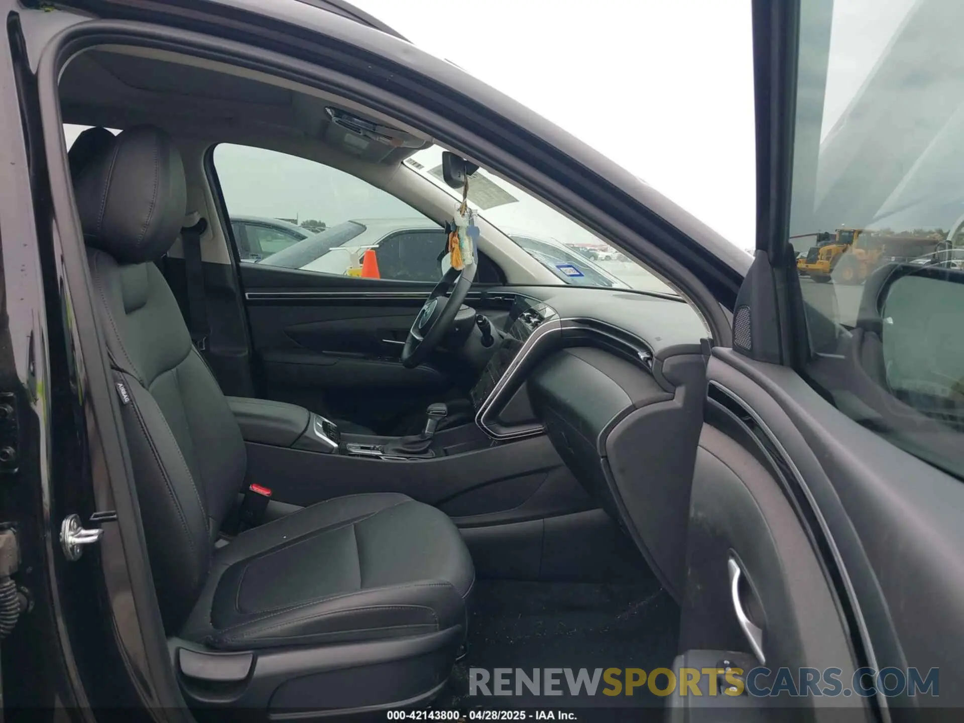 5 Photograph of a damaged car 5NMJF3DE6RH401401 HYUNDAI TUCSON 2024