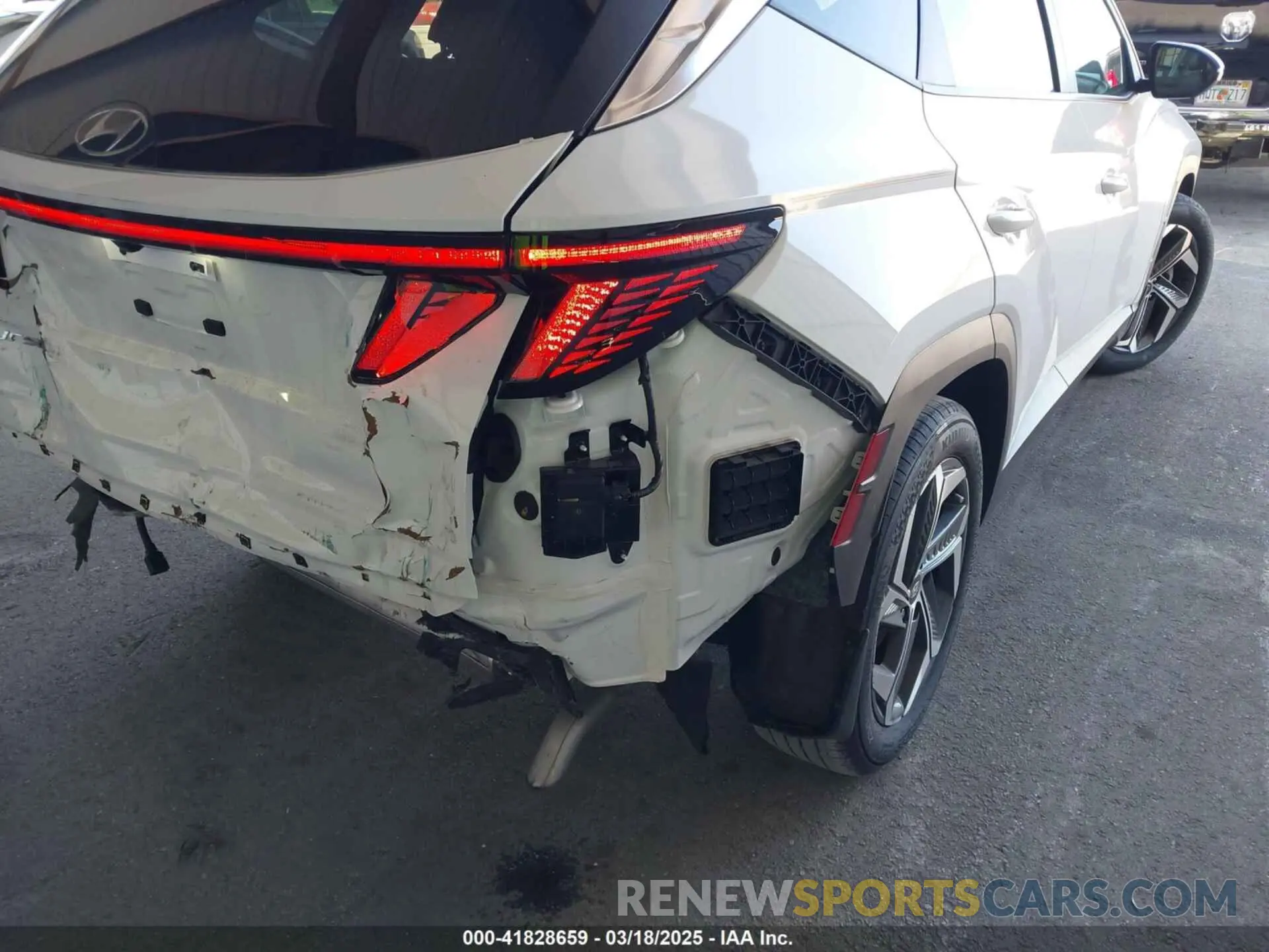 17 Photograph of a damaged car 5NMJF3DE7RH397066 HYUNDAI TUCSON 2024