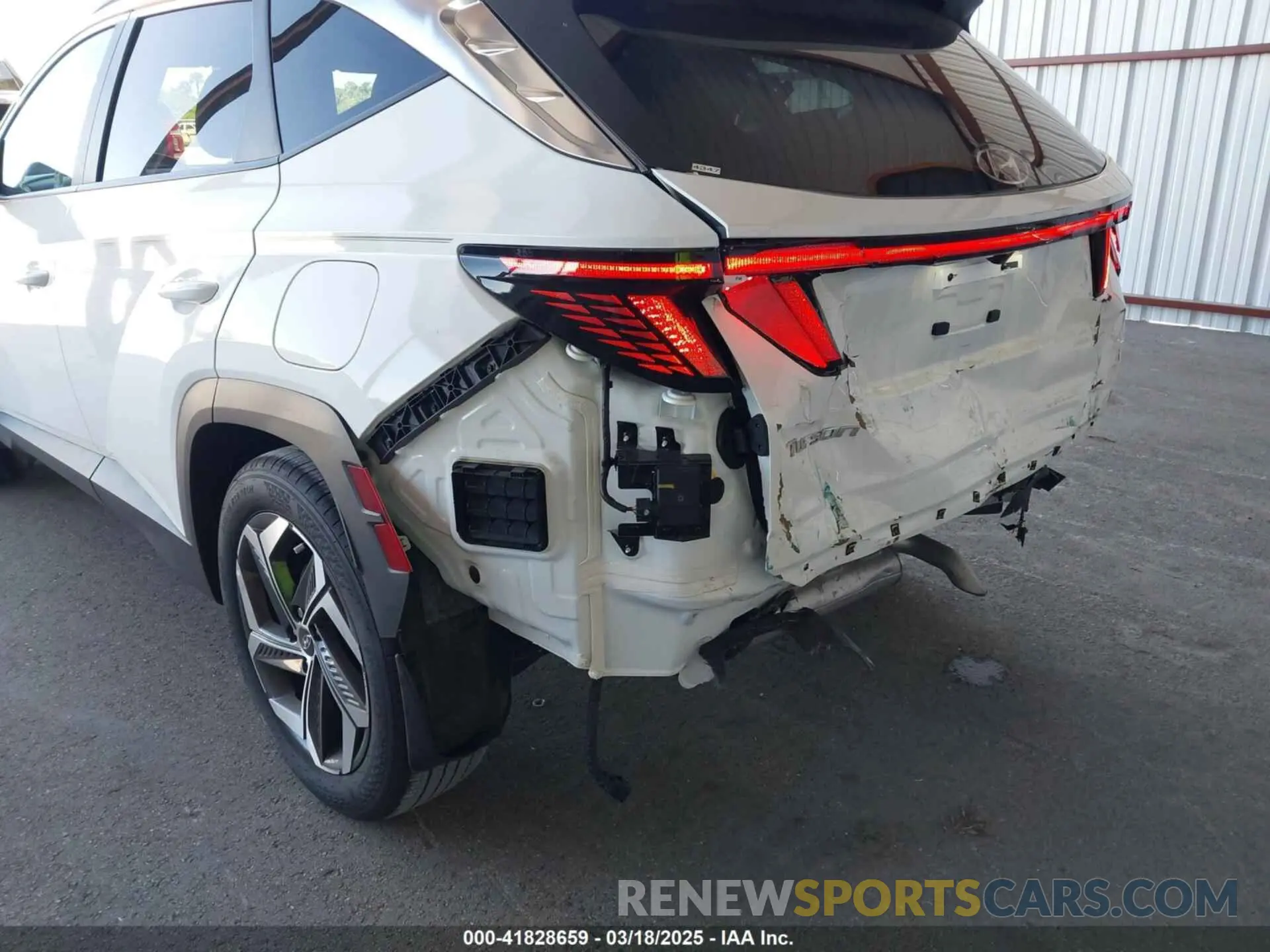 18 Photograph of a damaged car 5NMJF3DE7RH397066 HYUNDAI TUCSON 2024