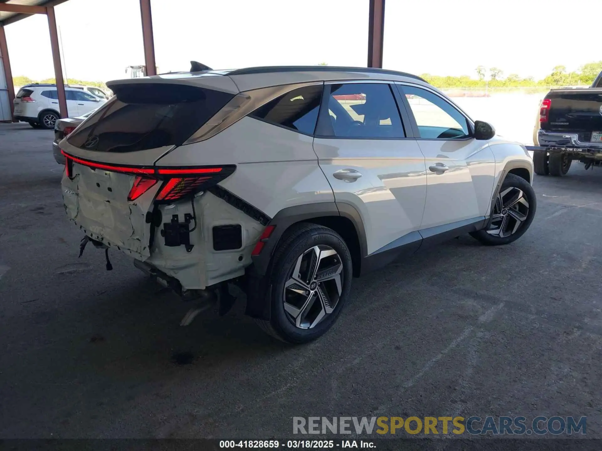 4 Photograph of a damaged car 5NMJF3DE7RH397066 HYUNDAI TUCSON 2024