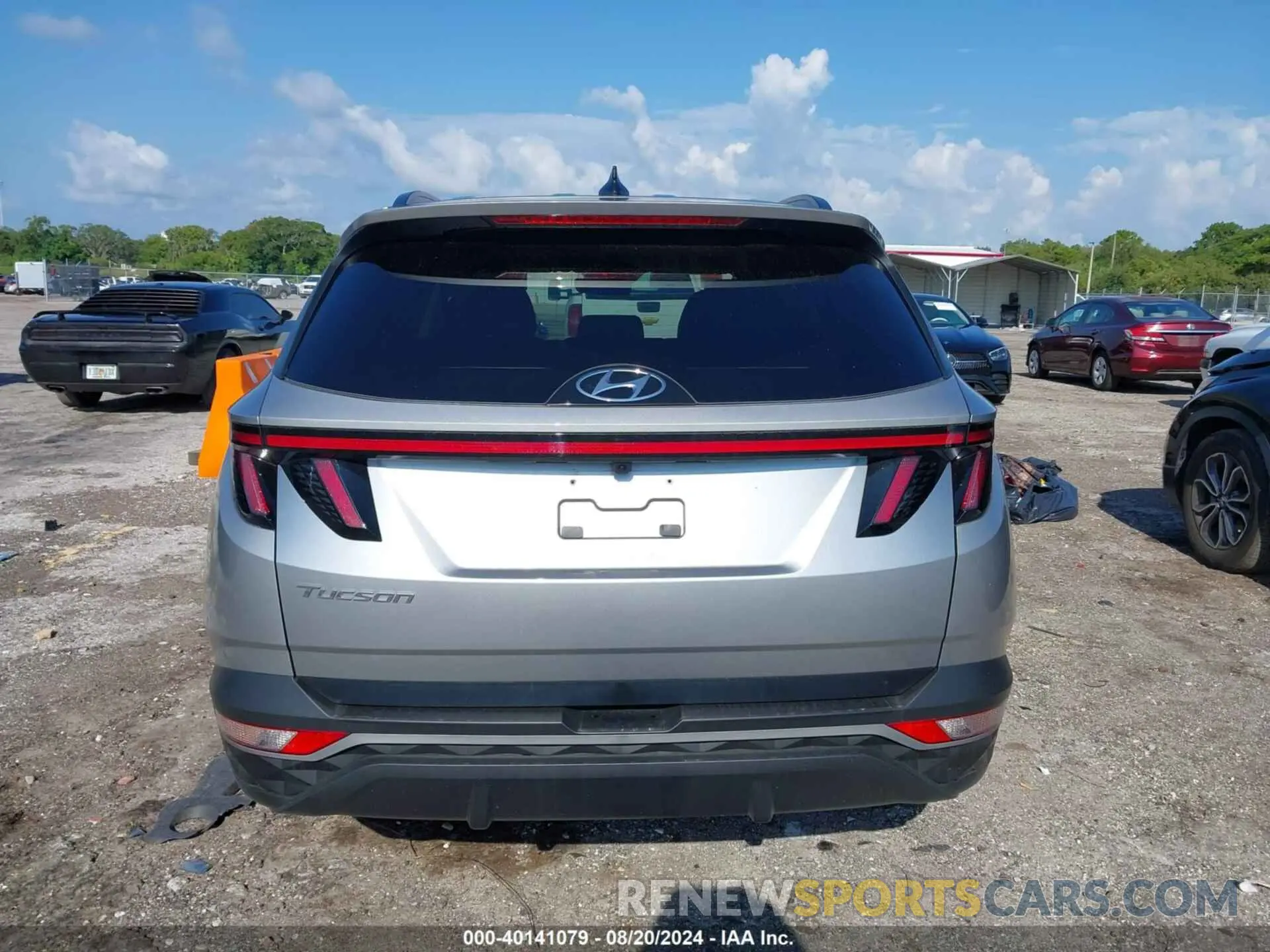 17 Photograph of a damaged car 5NMJF3DE9RH419116 HYUNDAI TUCSON 2024