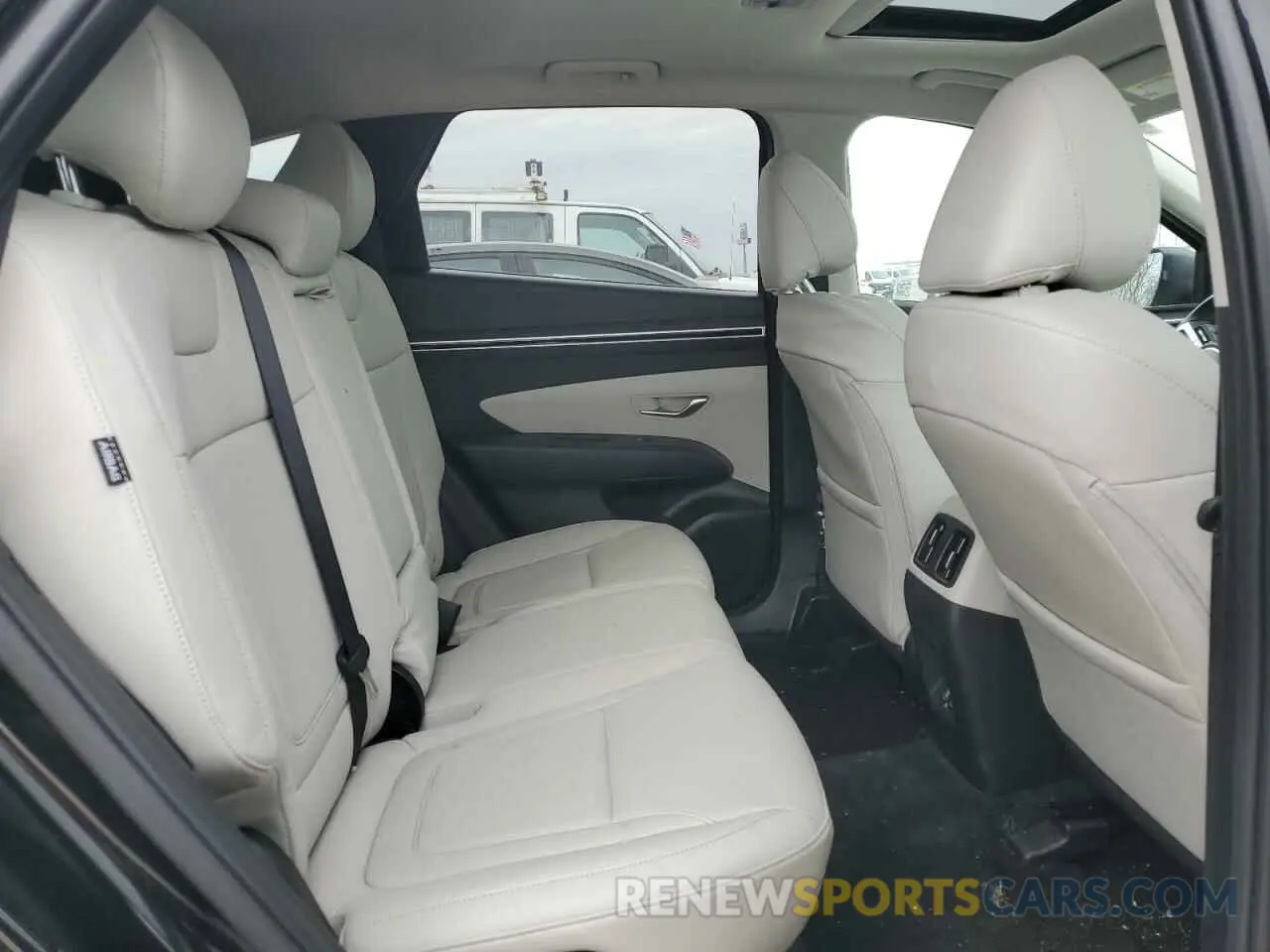 11 Photograph of a damaged car 5NMJFCDE1RH398116 HYUNDAI TUCSON 2024