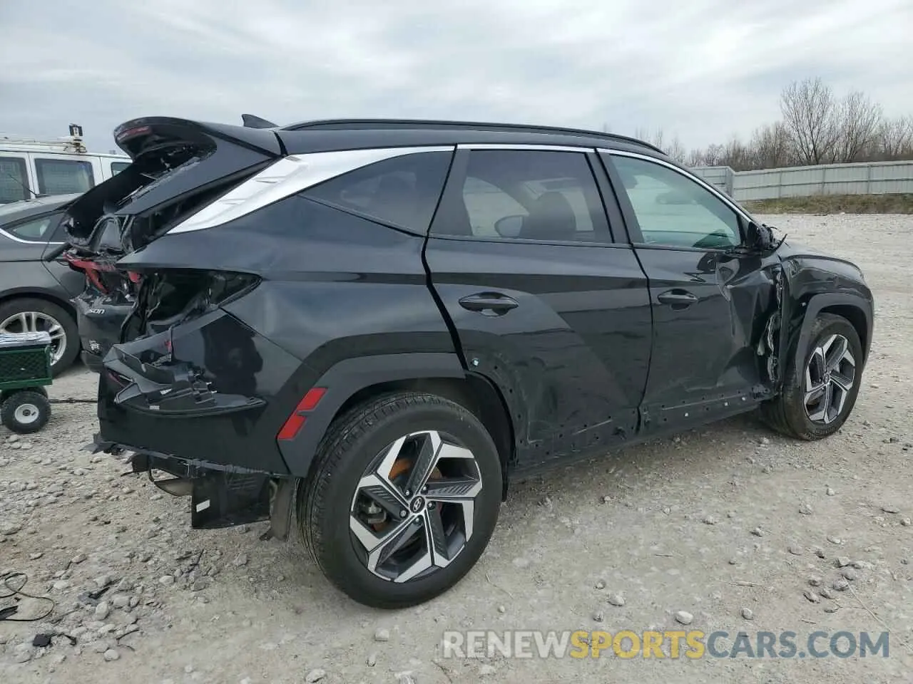 3 Photograph of a damaged car 5NMJFCDE1RH398116 HYUNDAI TUCSON 2024