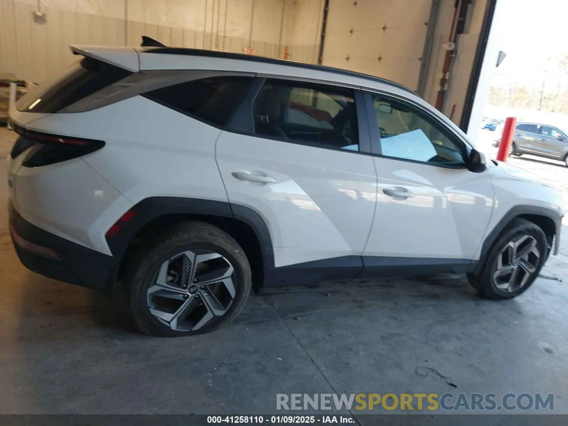 13 Photograph of a damaged car 5NMJFCDE1RH419613 HYUNDAI TUCSON 2024