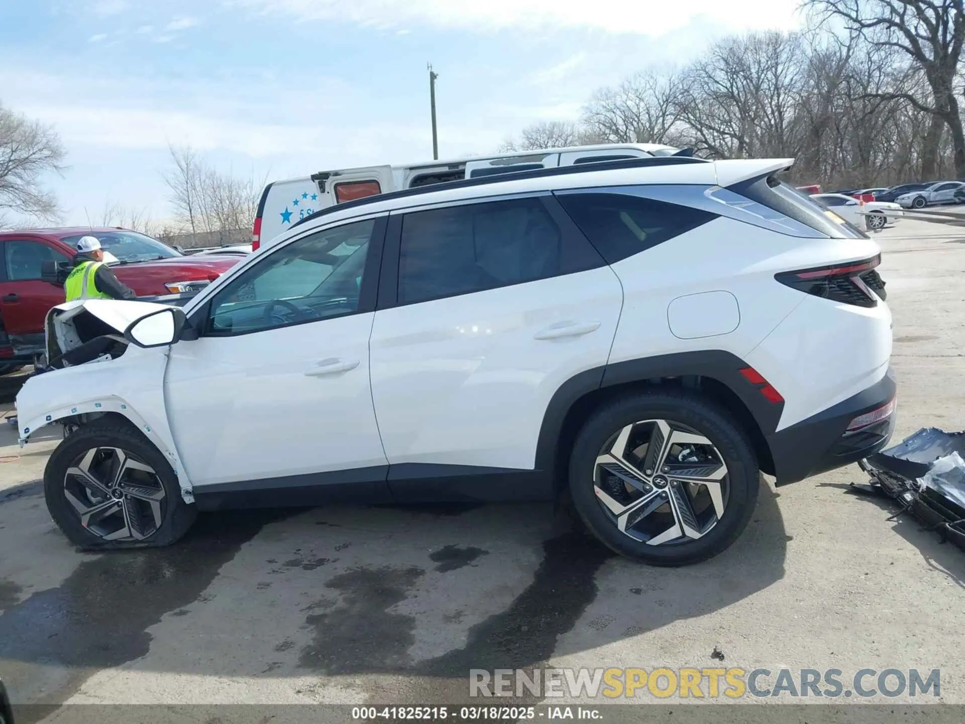 15 Photograph of a damaged car 5NMJFCDE4RH351498 HYUNDAI TUCSON 2024