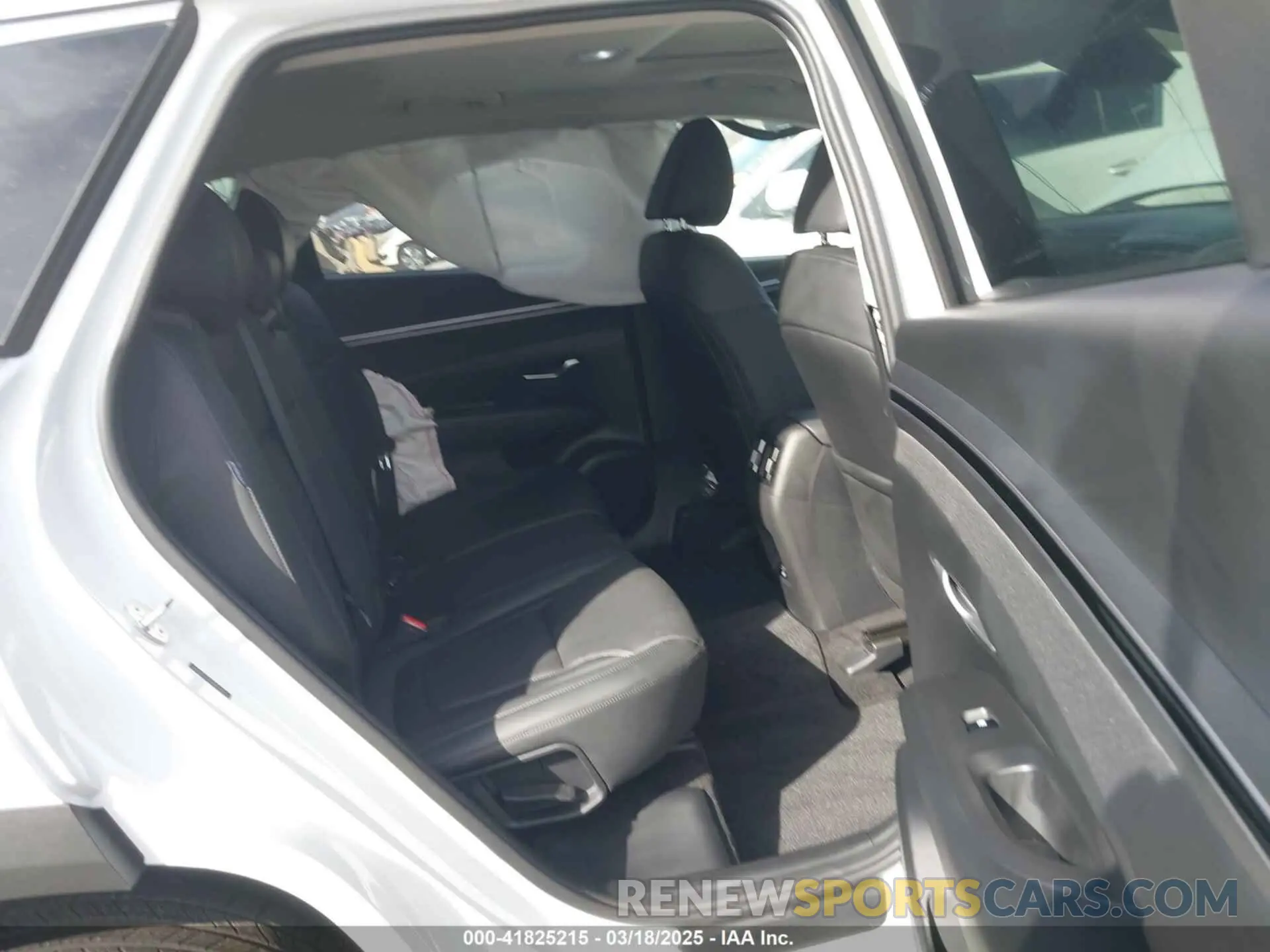 8 Photograph of a damaged car 5NMJFCDE4RH351498 HYUNDAI TUCSON 2024