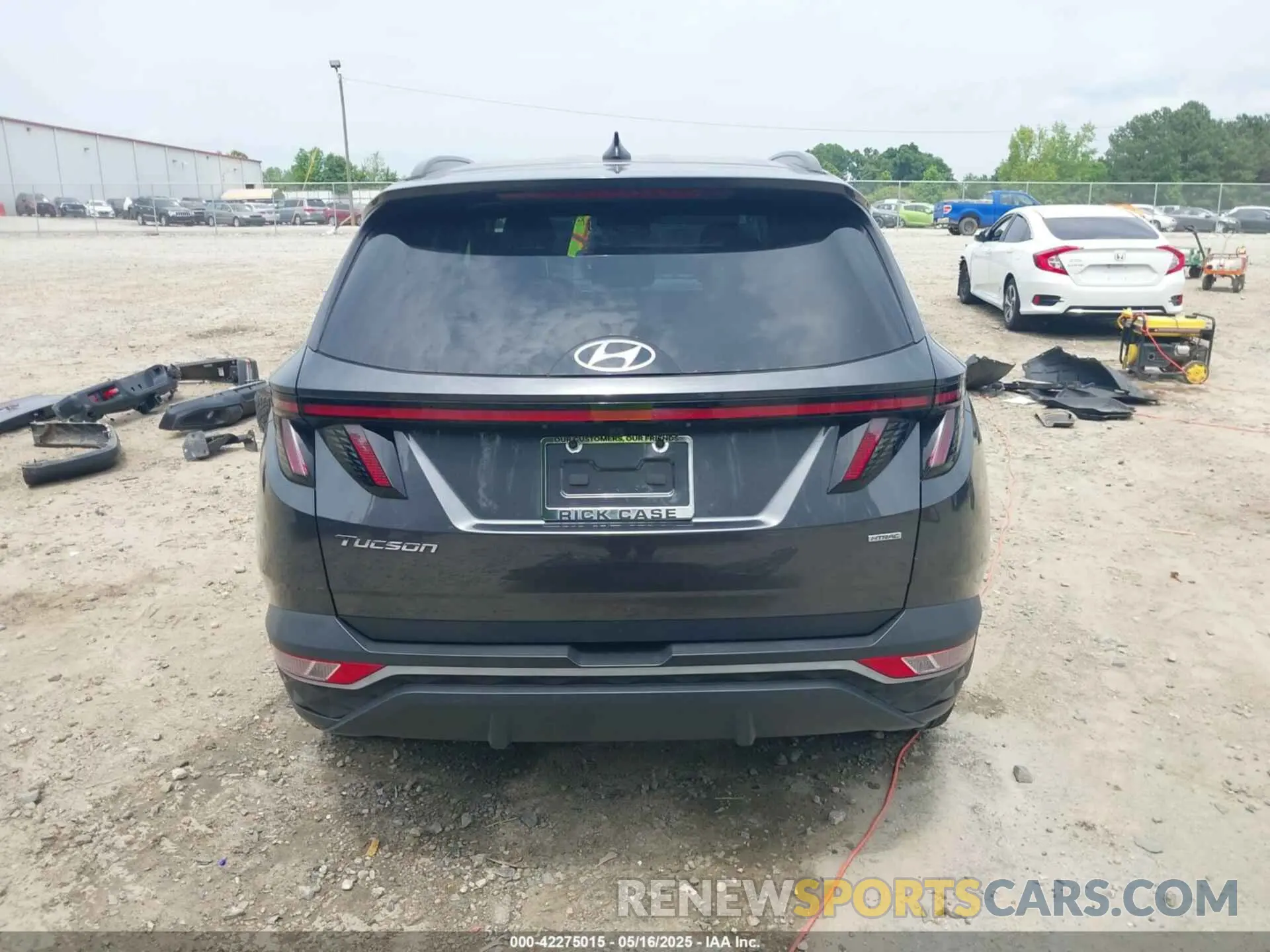 17 Photograph of a damaged car 5NMJFCDE6RH296827 HYUNDAI TUCSON 2024