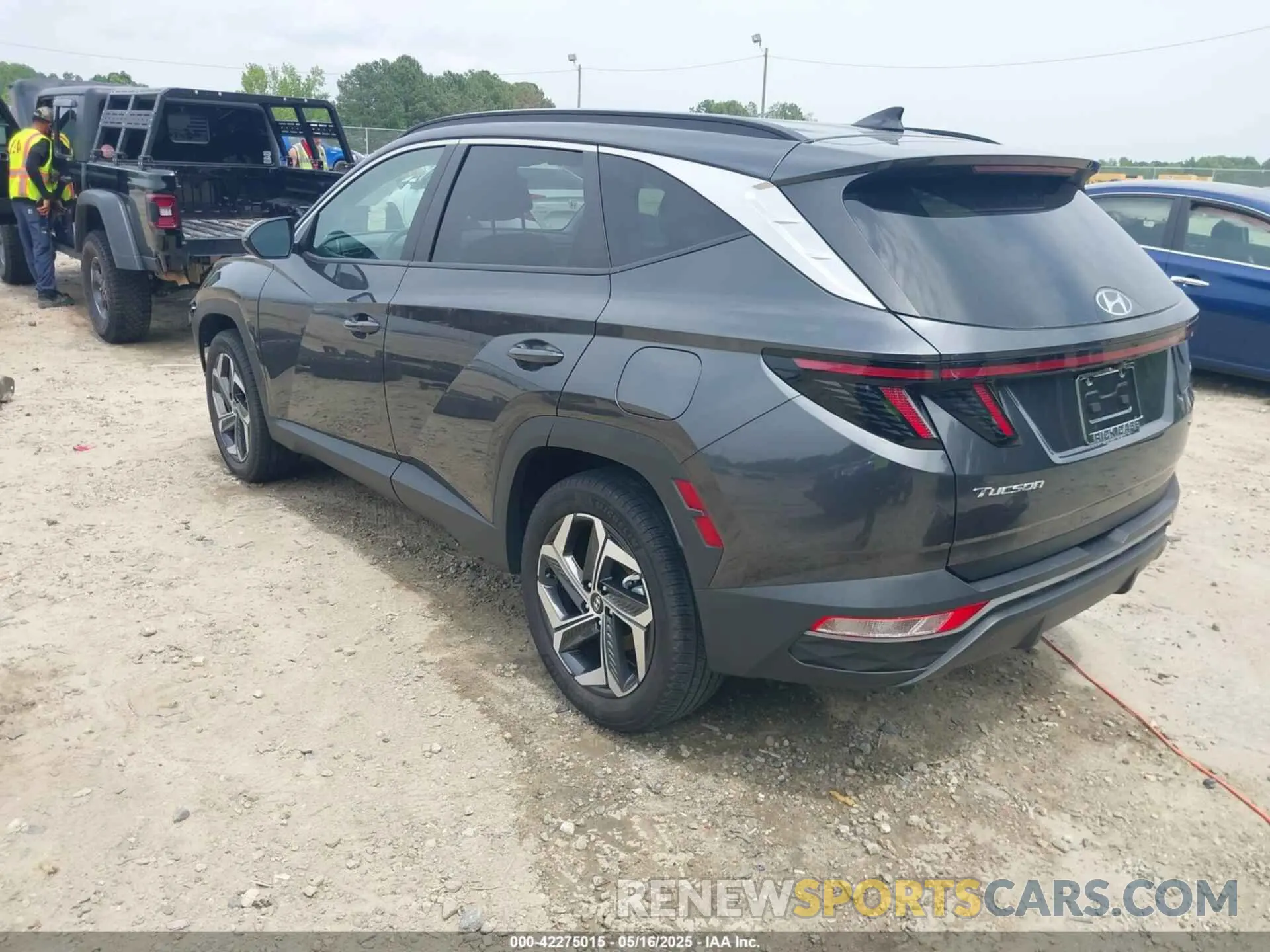3 Photograph of a damaged car 5NMJFCDE6RH296827 HYUNDAI TUCSON 2024