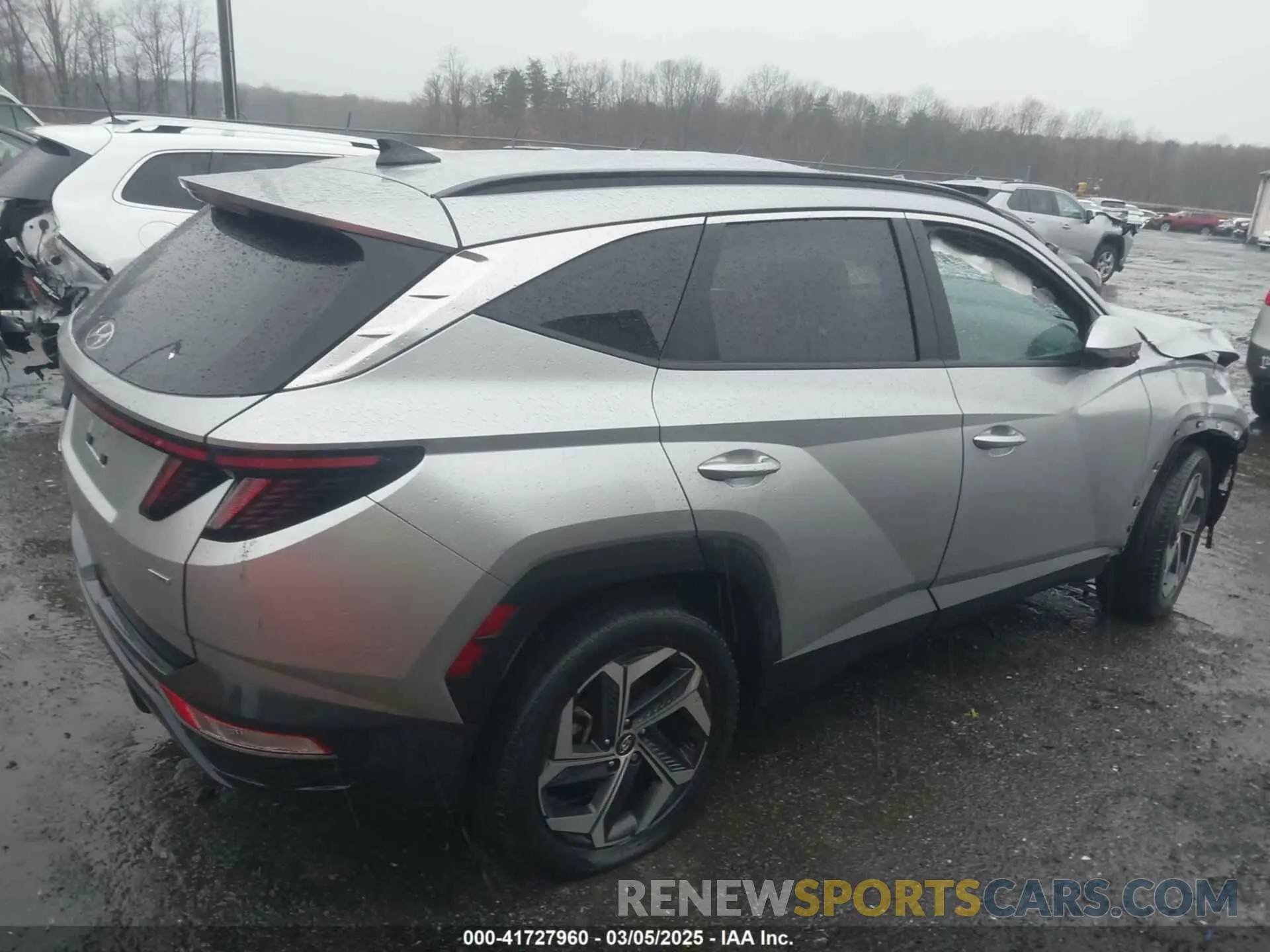4 Photograph of a damaged car 5NMJFCDE6RH339384 HYUNDAI TUCSON 2024