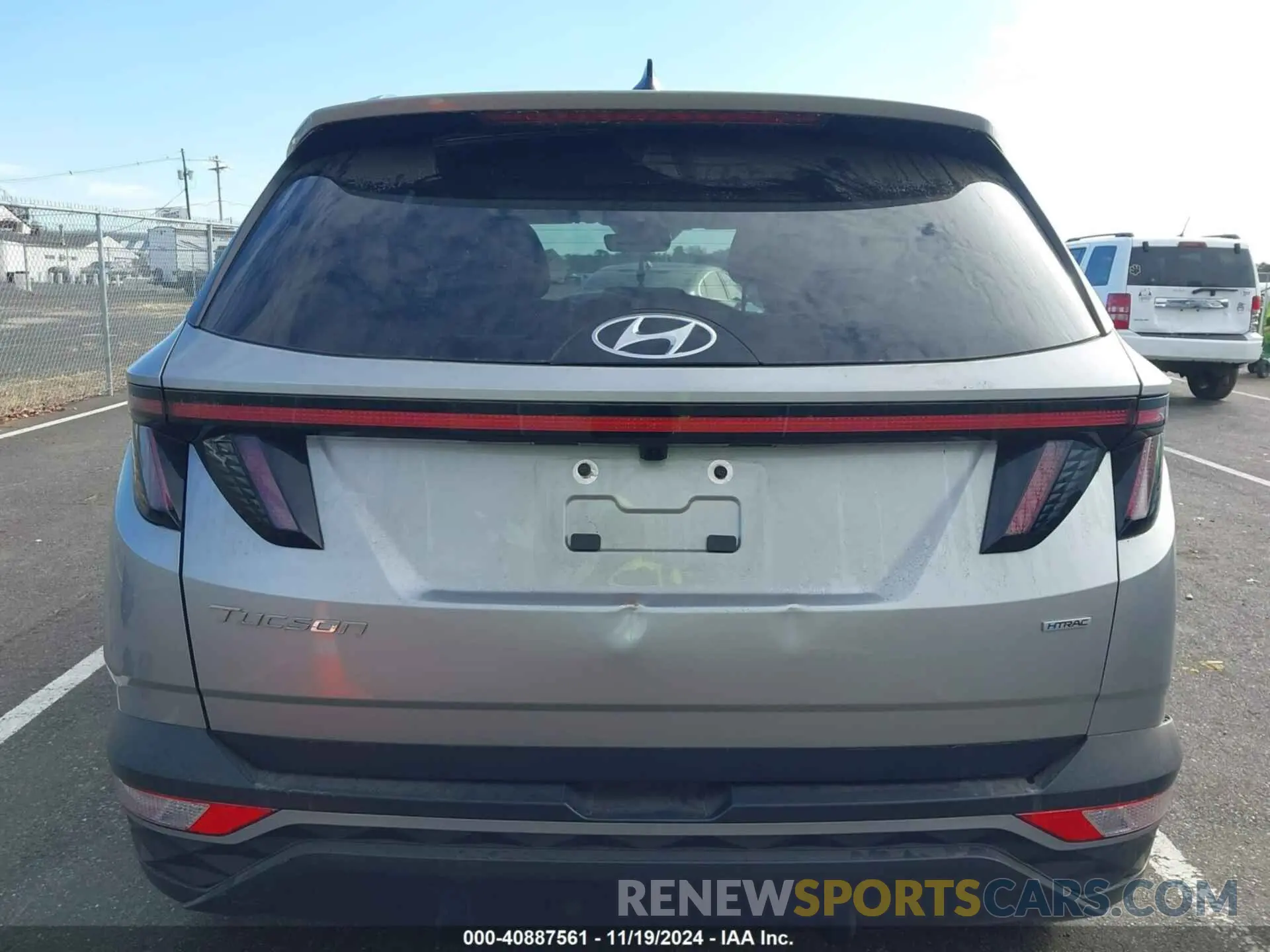 16 Photograph of a damaged car 5NMJFCDE6RH410261 HYUNDAI TUCSON 2024