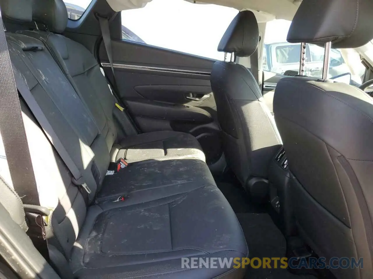 11 Photograph of a damaged car 5NMJFCDE7RH431071 HYUNDAI TUCSON 2024