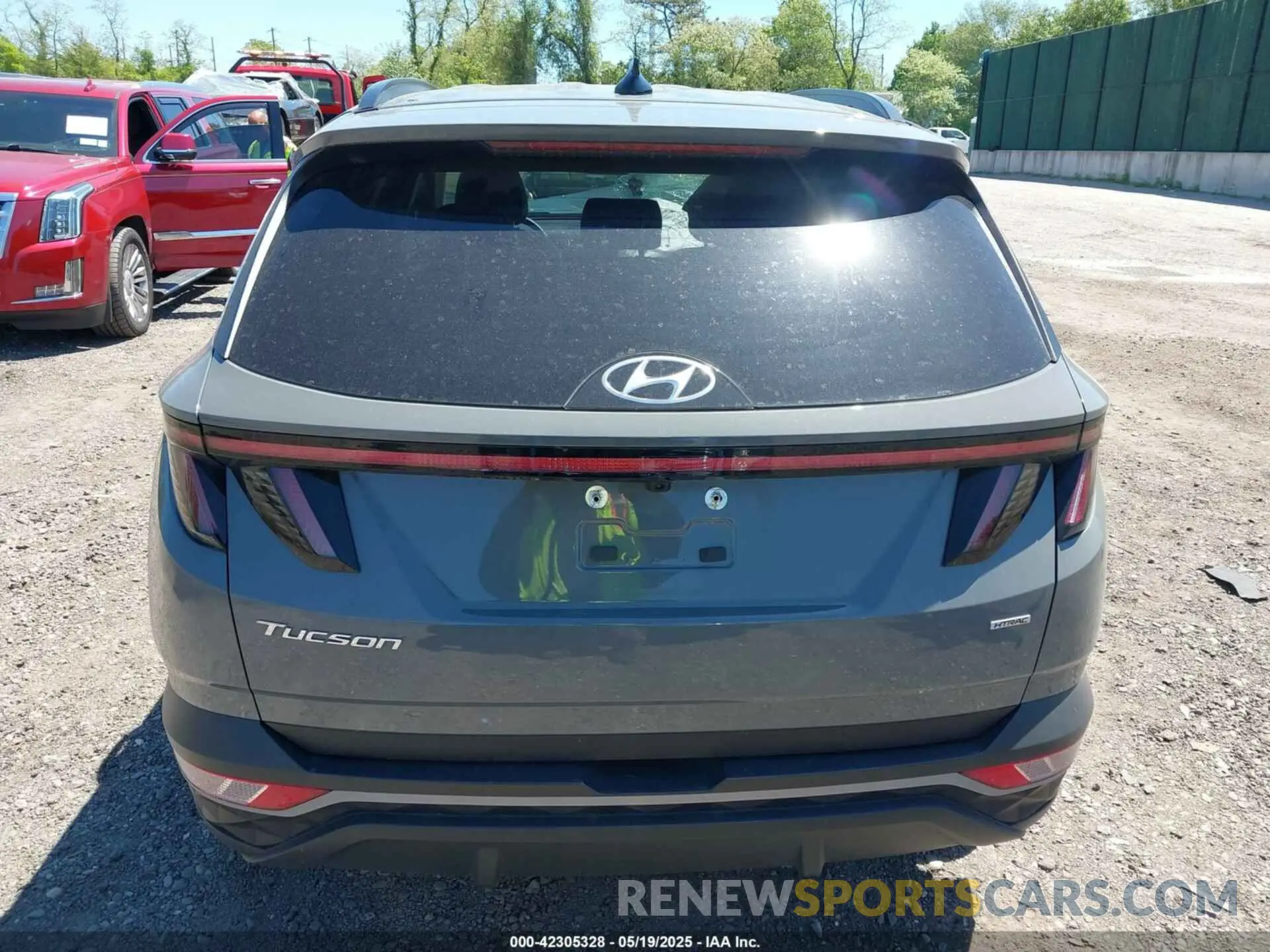 16 Photograph of a damaged car 5NMJFCDE8RH366683 HYUNDAI TUCSON 2024
