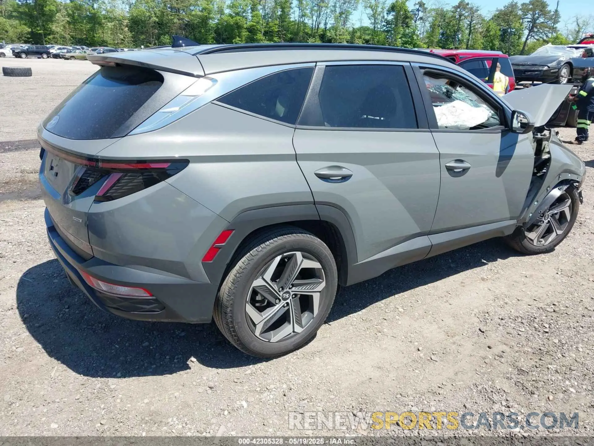 4 Photograph of a damaged car 5NMJFCDE8RH366683 HYUNDAI TUCSON 2024