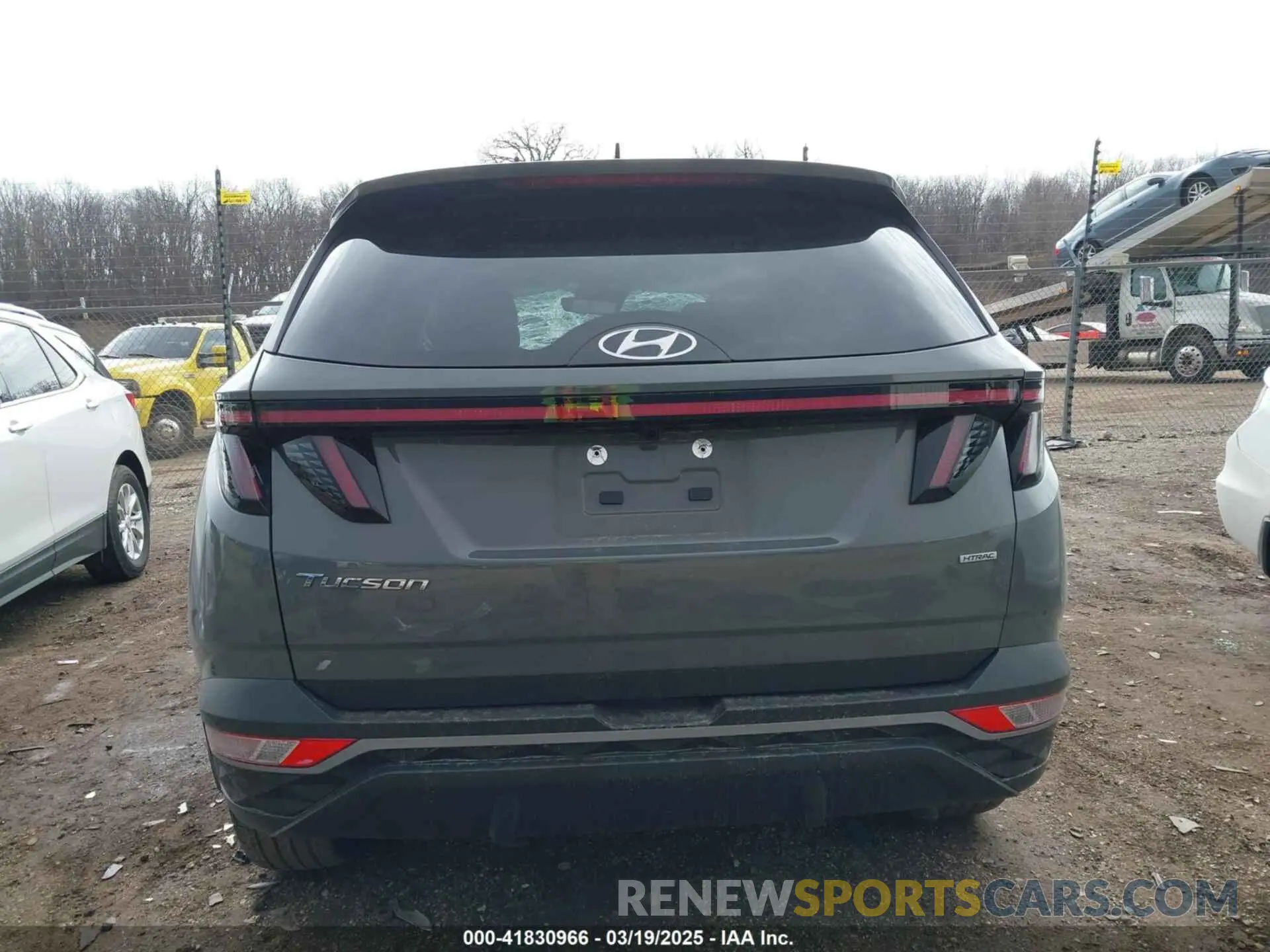 16 Photograph of a damaged car 5NMJFCDEXRH340814 HYUNDAI TUCSON 2024
