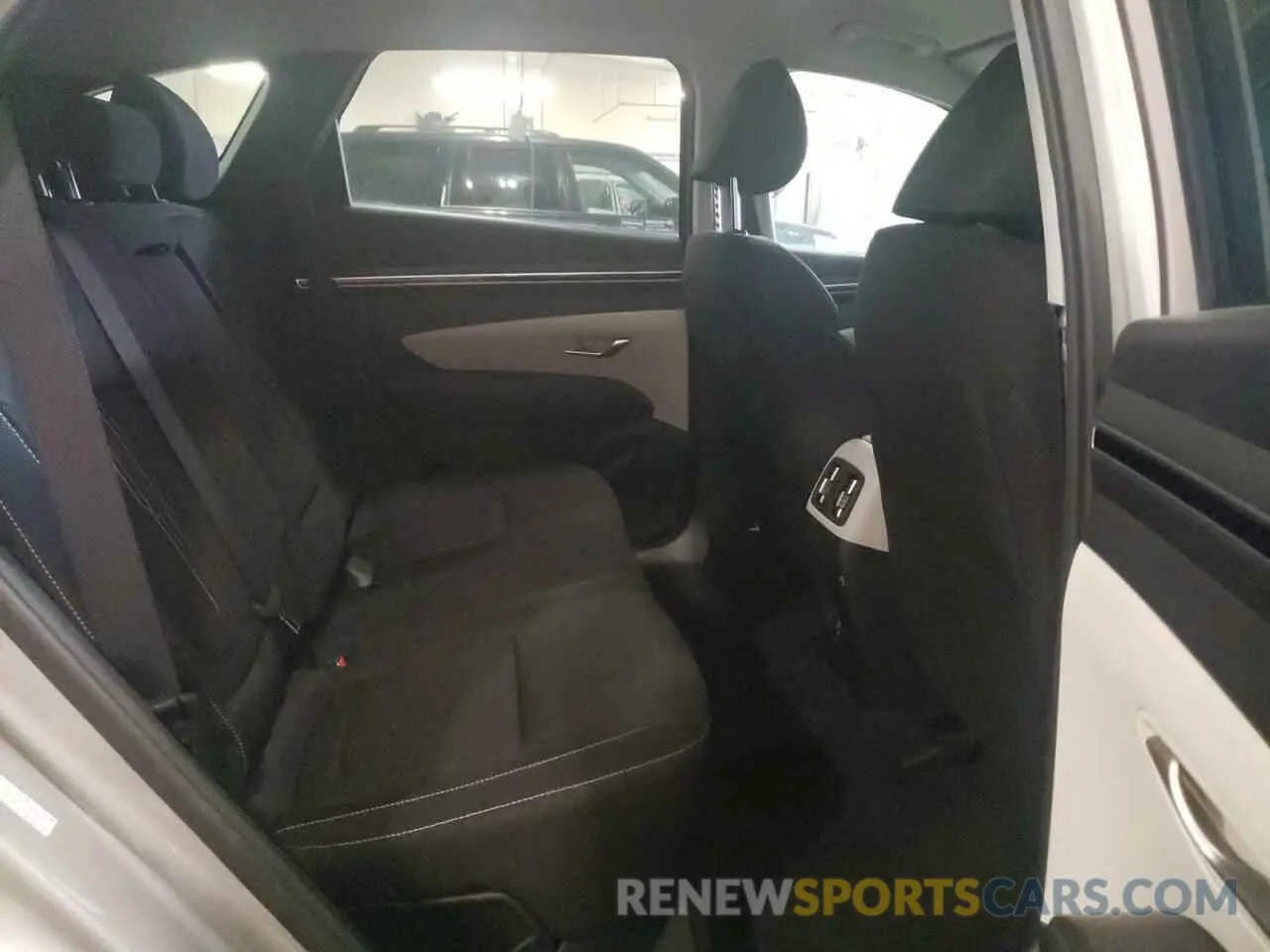 11 Photograph of a damaged car KM8JBDD24RU193319 HYUNDAI TUCSON 2024
