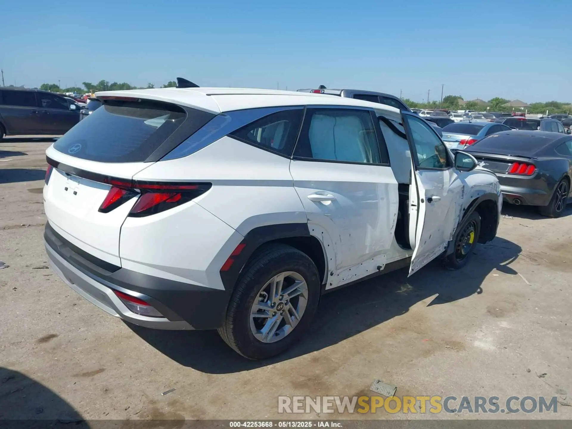 4 Photograph of a damaged car 3KMJA3DE1SE007586 HYUNDAI TUCSON 2025