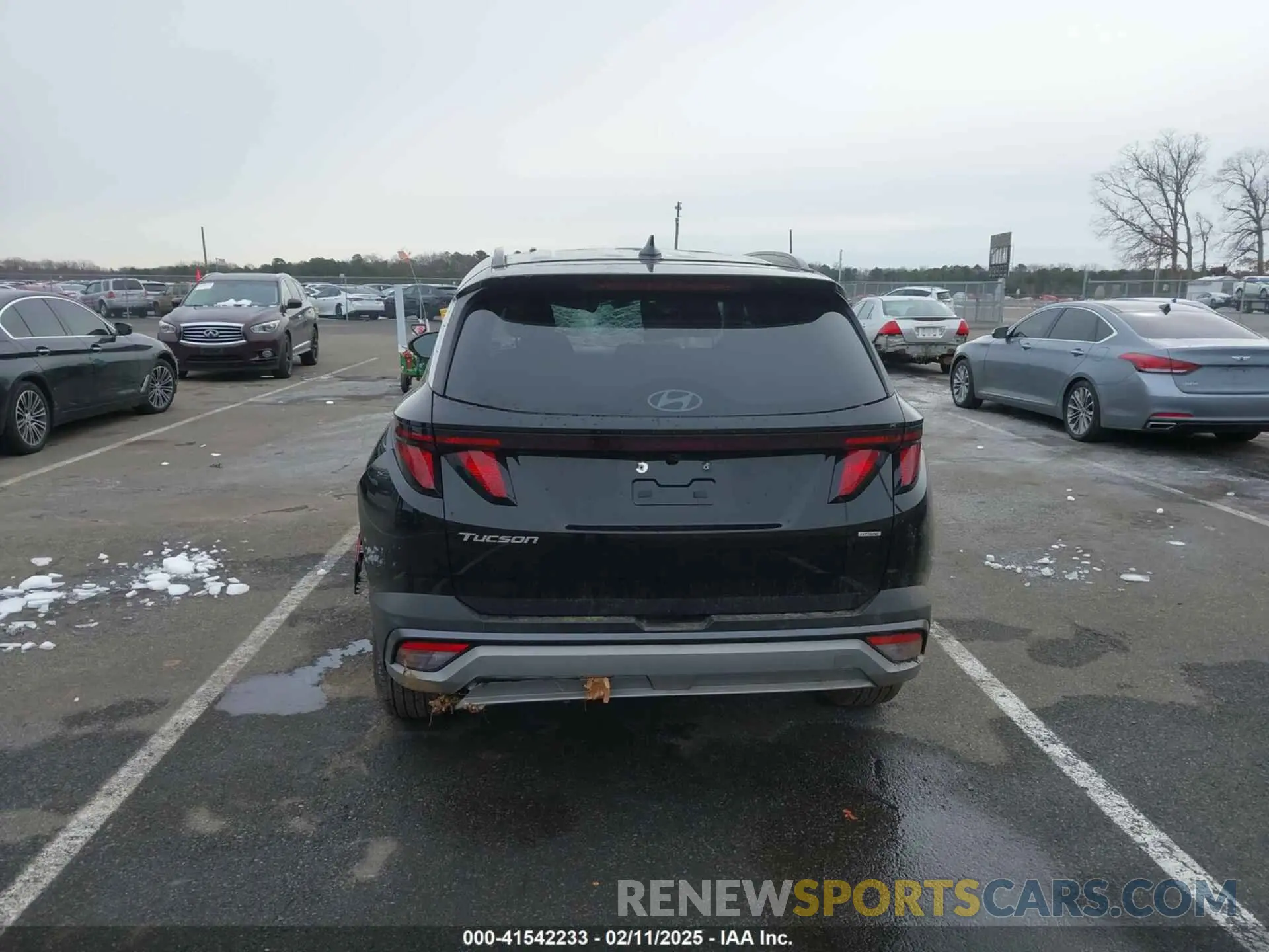 16 Photograph of a damaged car 3KMJBCDE5SE005000 HYUNDAI TUCSON 2025